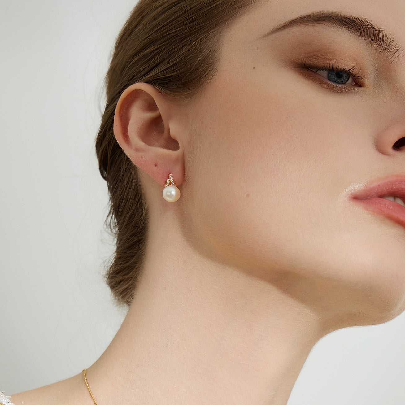 18K Solid Gold Freshwater Pearl Earrings for Women - Classic Stud Earrings with AAA Quality Pearls - Perfect for Weddings, Parties & Everyday Elegance (KE00184)