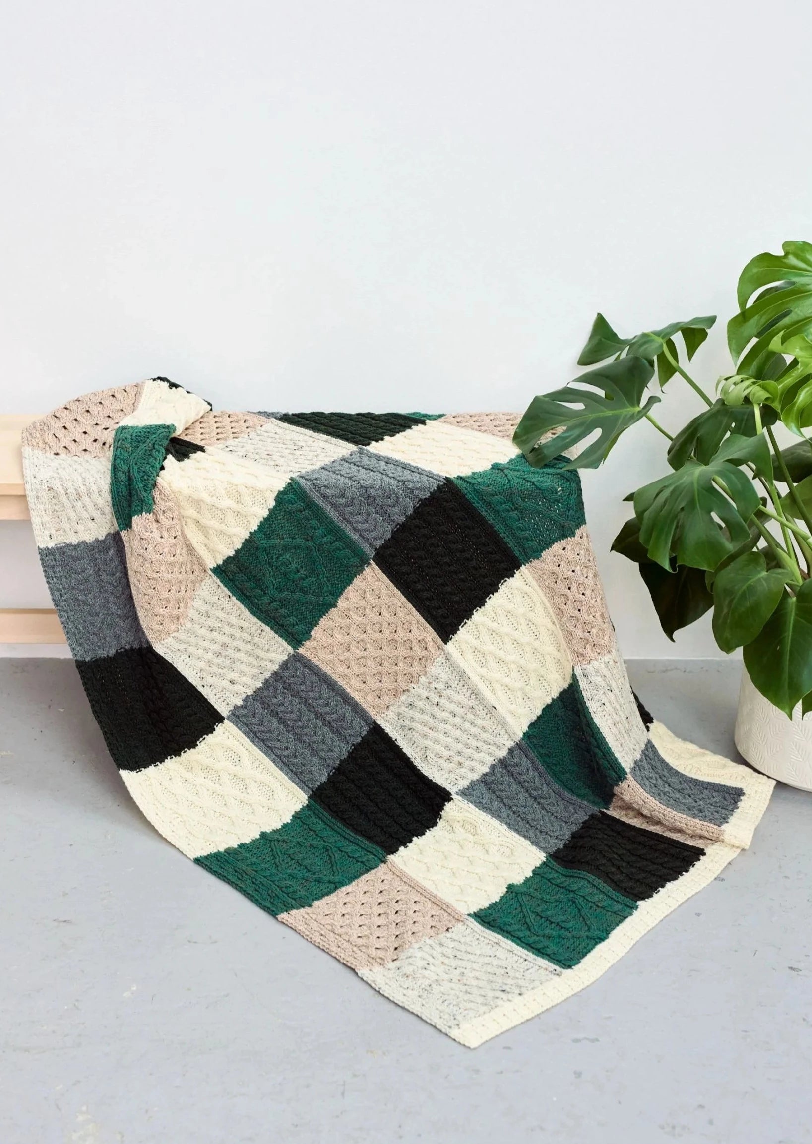 Aran Intarsia Knit Blanket - 850 GSM Premium Wool Throw for Cozy Home Decor | Perfect for Sofa, Bed, and Winter Warmth