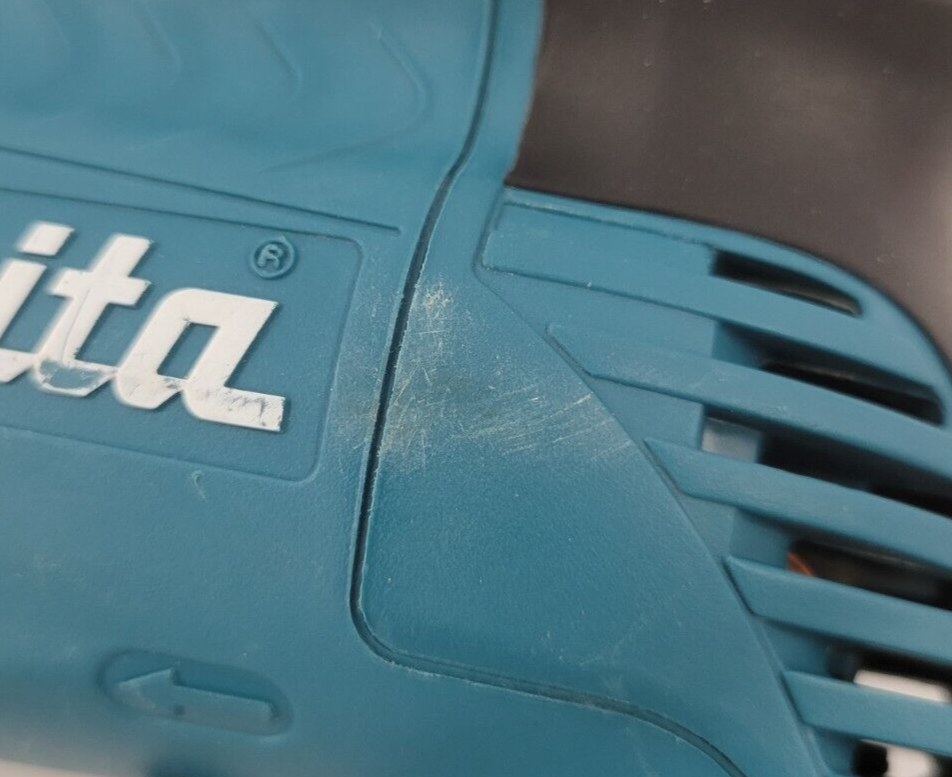 Makita FS4000 Drywall Screw Gun - Corded Electric Drywall Screwdriver for Professional Construction & Home Renovation - Perfect for Hanging Drywall, Installing Ceilings & Wall Panels