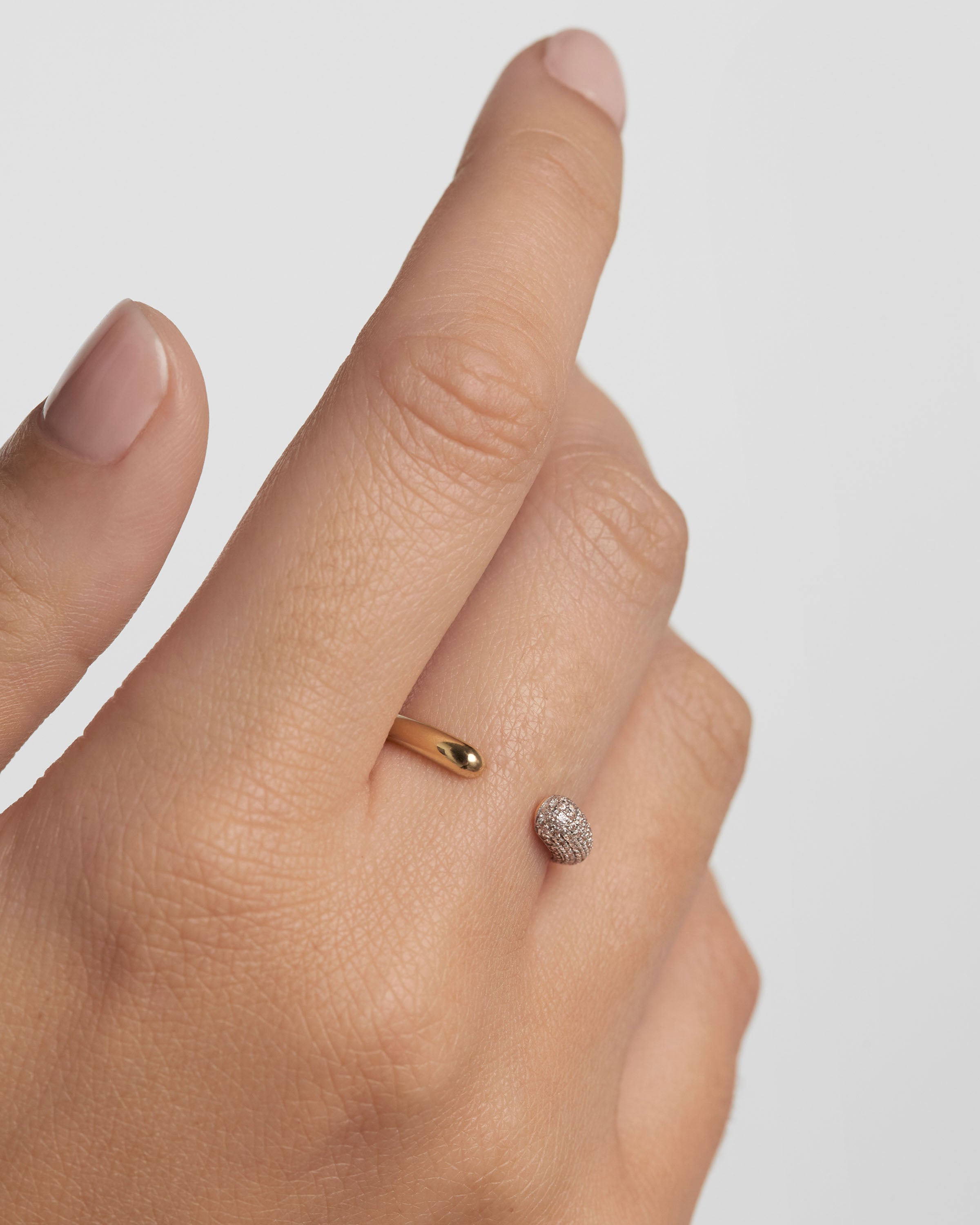 Elegant Diamonds and Gold Soho Ring for Women - Perfect for Weddings, Anniversaries & Special Occasions