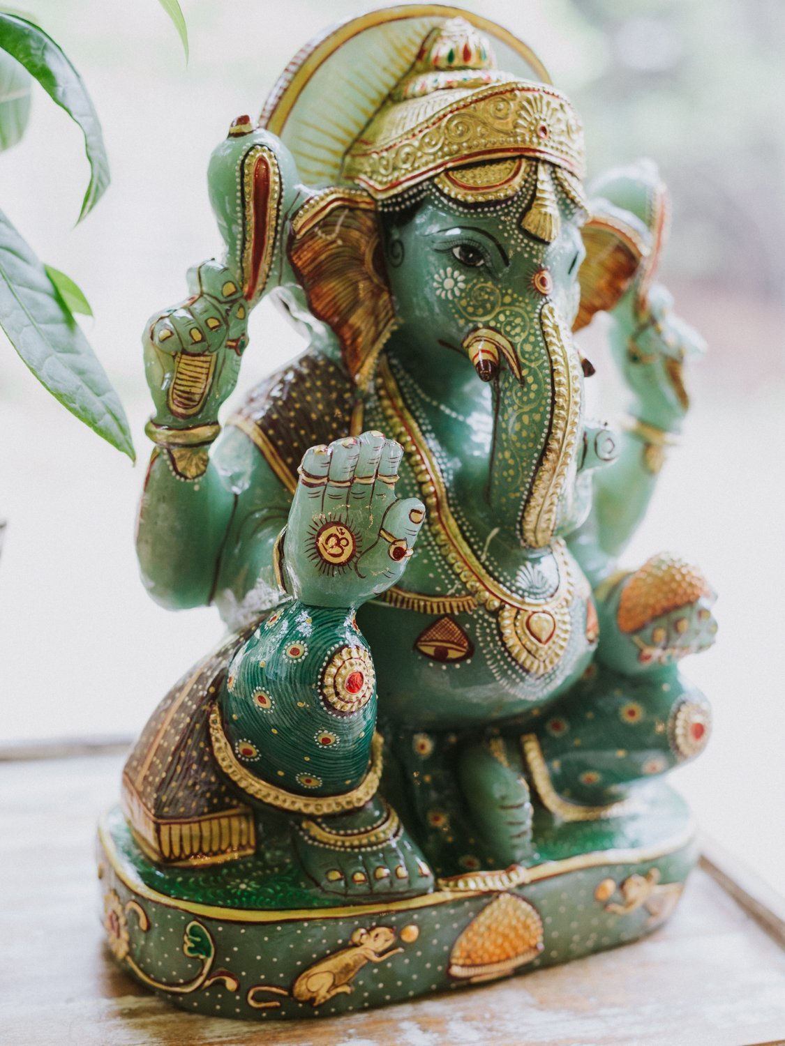 Hand Painted Aventurine Ganesh Statue - Hindu God of Success & Prosperity - Perfect for Home Altar, Office Decor & Spiritual Gifts