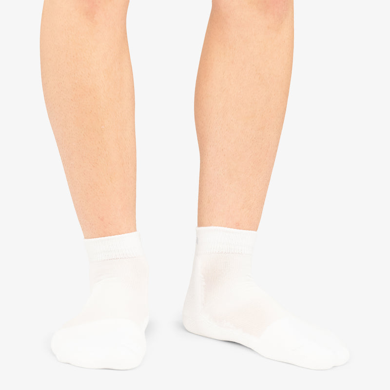 Thorlo Unisex Pickleball Socks - Light Cushion Ankle Socks for Men & Women - Breathable Athletic Socks for Pickleball, Tennis & Running - White (Perfect for Sports & Active Lifestyle)