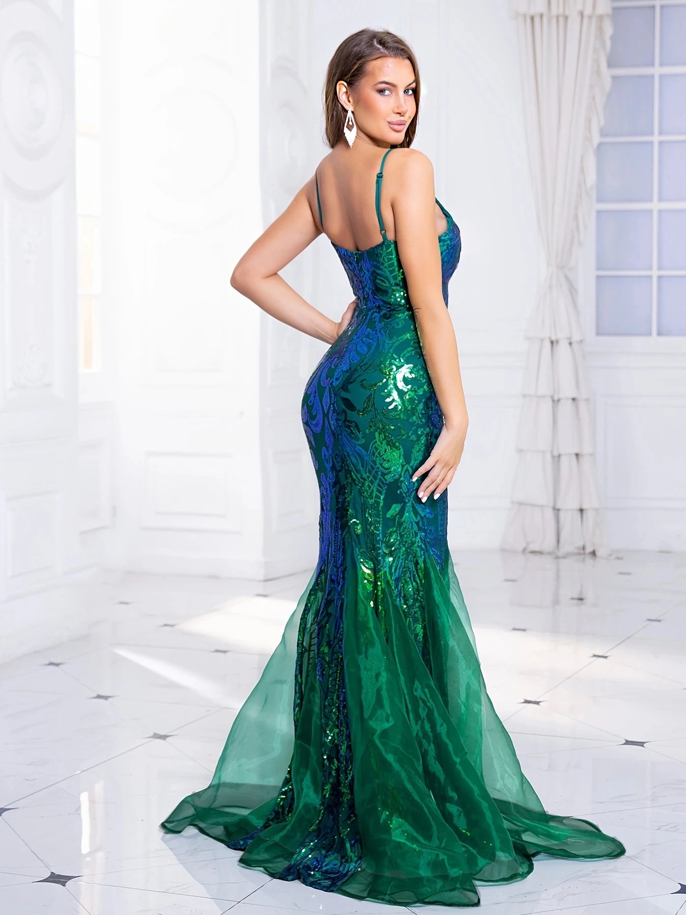 Elegant Deep V Neck Green Sequin Mermaid Prom Dress with Spaghetti Straps - Perfect for Homecoming, Evening Gala & Formal Events