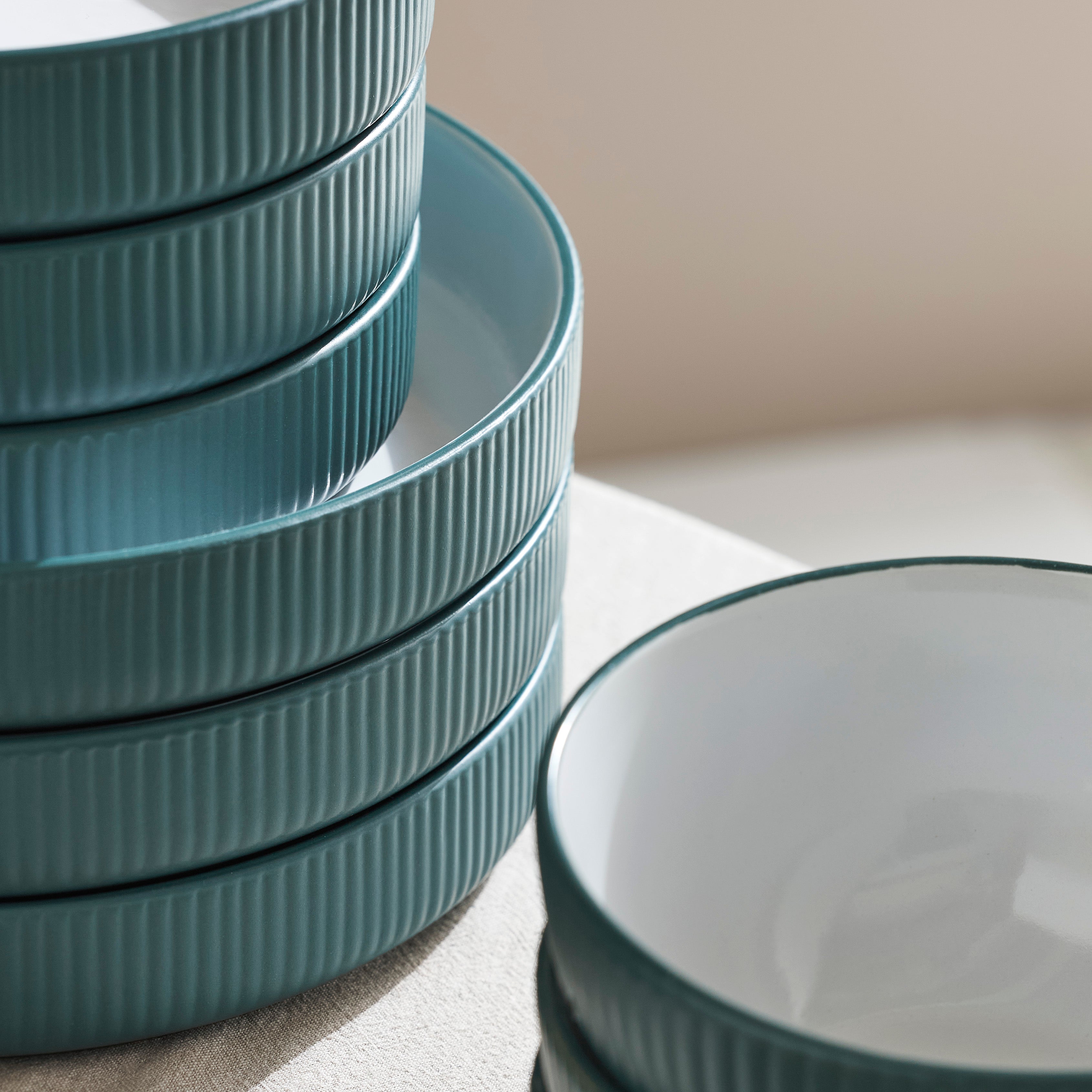 Premium Larosso Stoneware Dinnerware Set - 16-Piece Green & White Ceramic Plates, Bowls & Mugs - Durable & Stylish for Everyday Dining, Entertaining & Restaurant Use