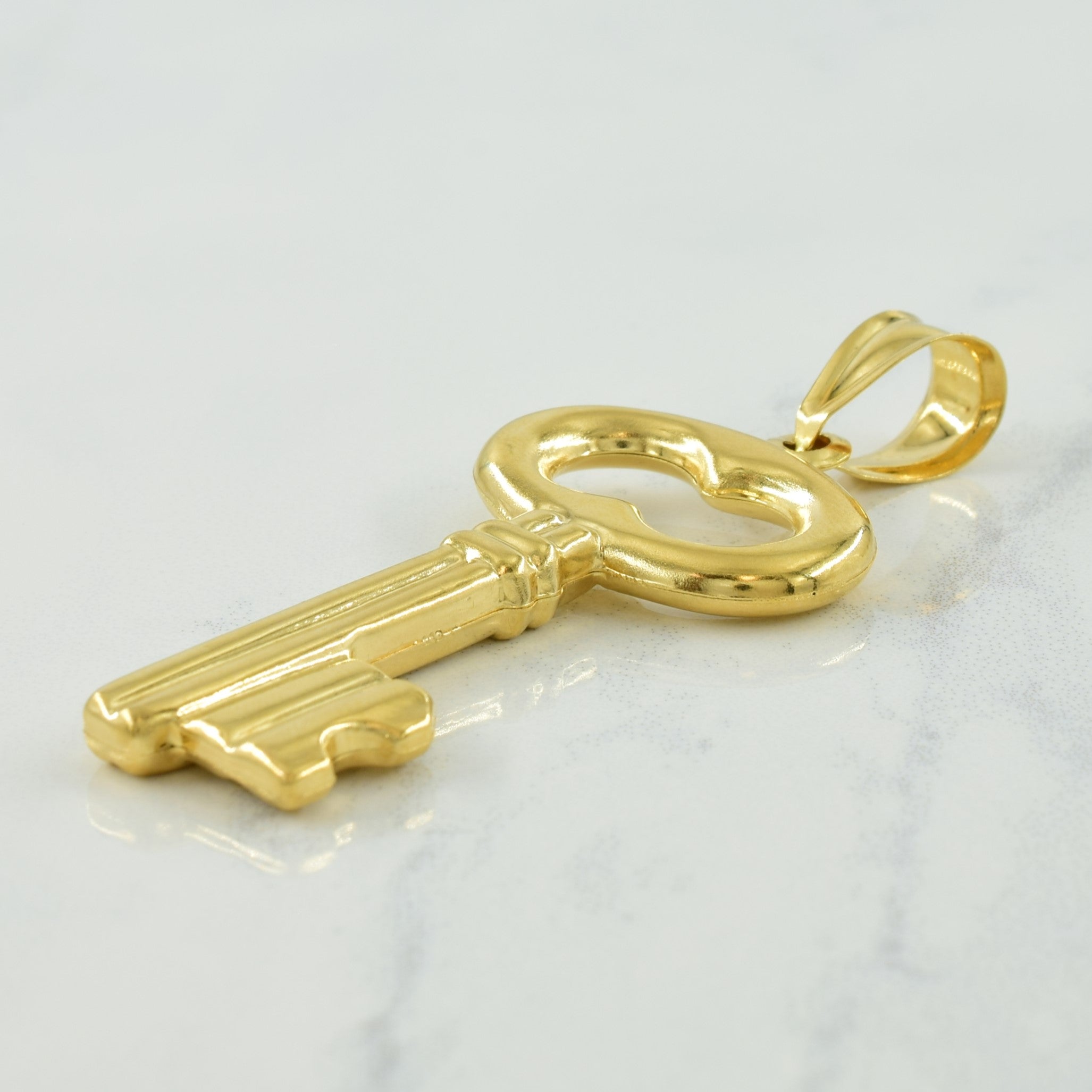 18K Yellow Gold Key Pendant Necklace - Elegant Jewelry Gift for Women | Perfect for Anniversary, Birthday & Special Occasions