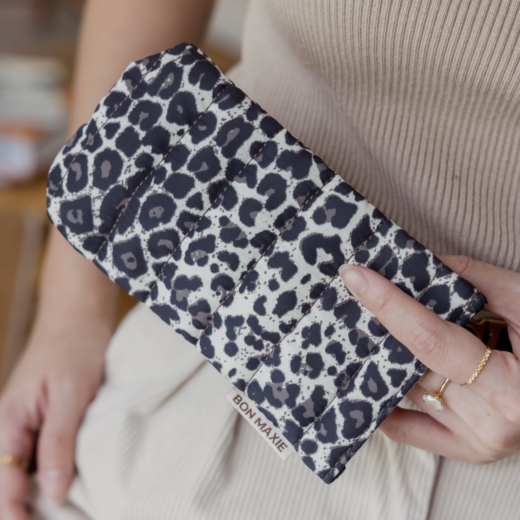 Easy Squeezy Glasses Case - Leopard Print Eyewear Holder for Sunglasses & Reading Glasses | Travel, Office & Everyday Use
