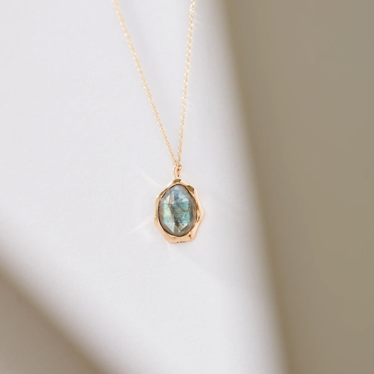 Labradorite Mood Necklace – Genuine Stone Jewelry for Emotional Balance & Healing | Perfect for Meditation, Yoga & Stress Relief