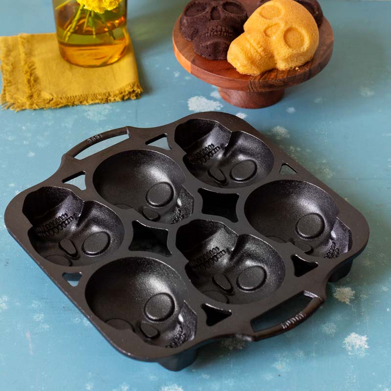 Cast Iron Skull Mini Cake Pan - 12.2 x 10.6 Inch Halloween Baking Mold for Cupcakes, Brownies & Desserts - Perfect for Gothic Parties, Halloween Treats & Themed Birthday Cakes