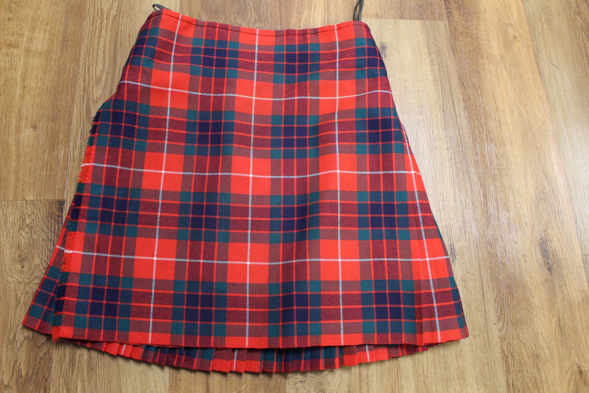 8 Yard Kilt - Modern Red Fraser Tartan Scottish Traditional Dress for Men | Perfect for Highland Games, Weddings & Celtic Events