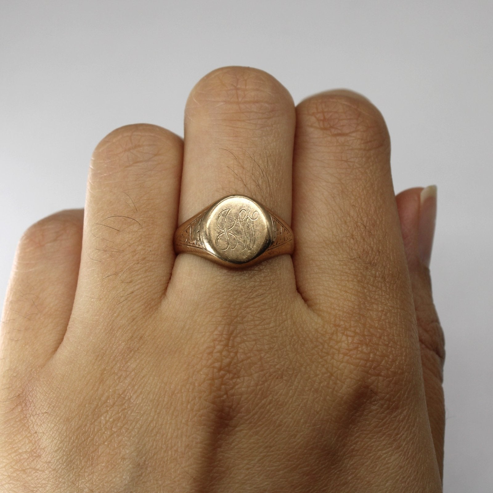 10K Yellow Gold 'LW' Initial Letter Ring for Women - Size 6.75 - Elegant Personalized Jewelry Gift for Anniversary, Birthday & Special Occasions
