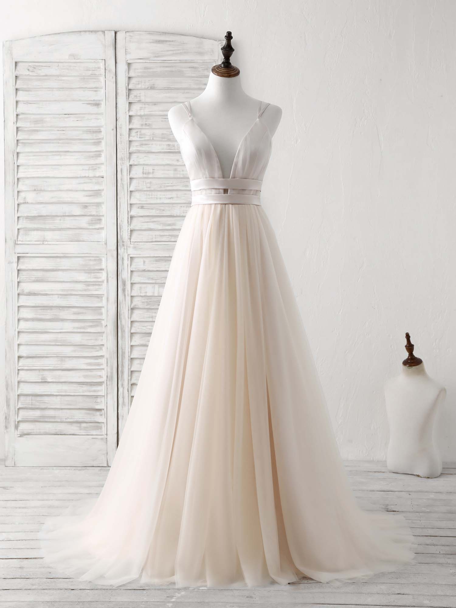 Elegant Champagne Tulle Long Prom Dress for Women - Formal Evening Gown for Homecoming, Wedding, and Special Occasions