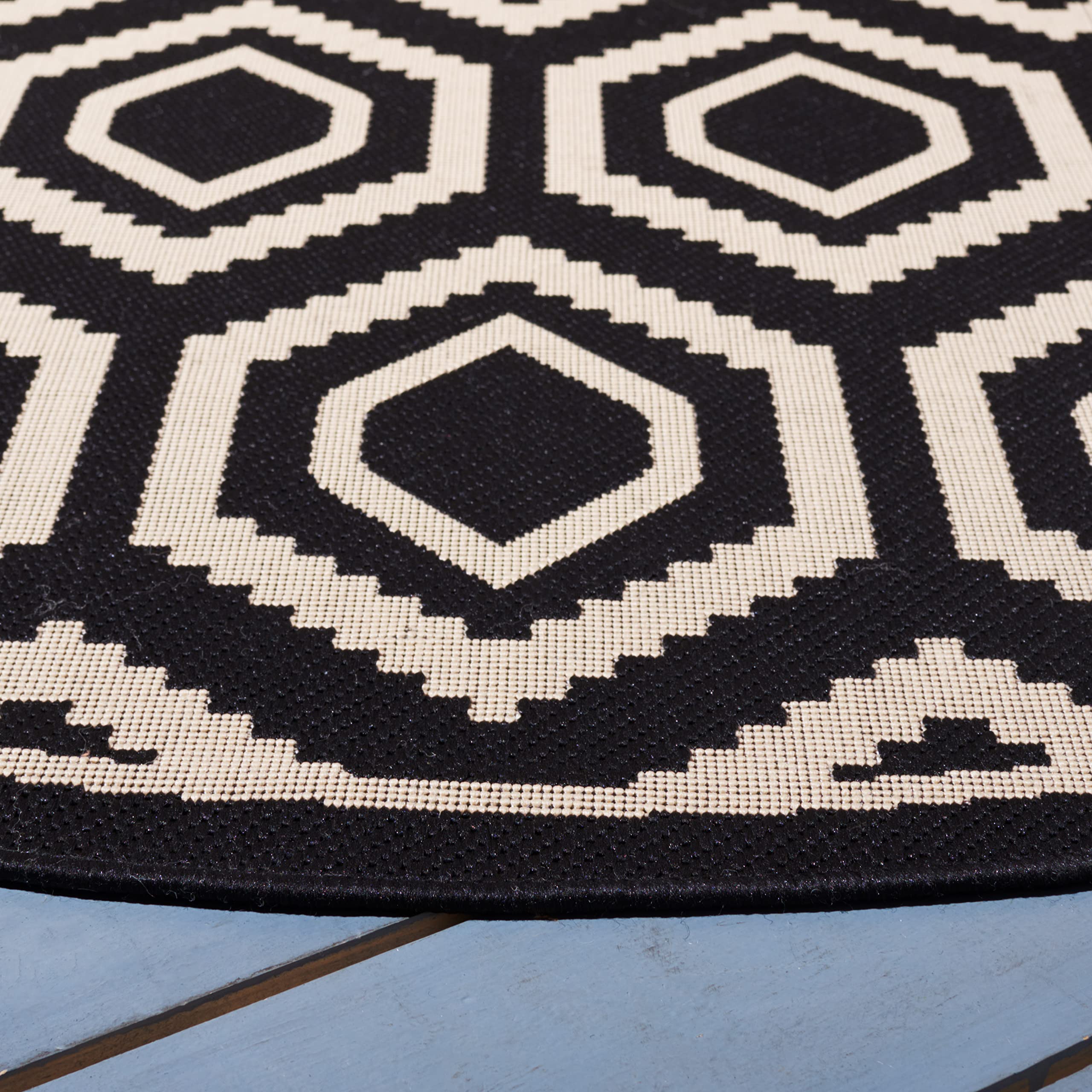 SAFAVIEH Courtyard Collection 6'7