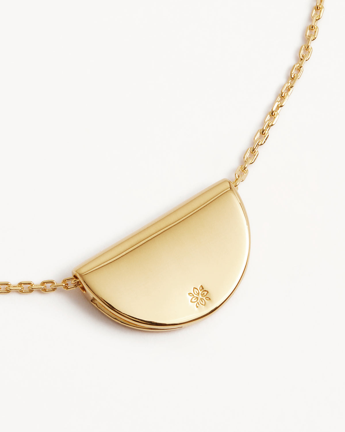 18K Gold Vermeil Lotus Short Necklace for Women - Elegant Dainty Floral Pendant Jewelry - Perfect for Weddings, Parties & Everyday Wear