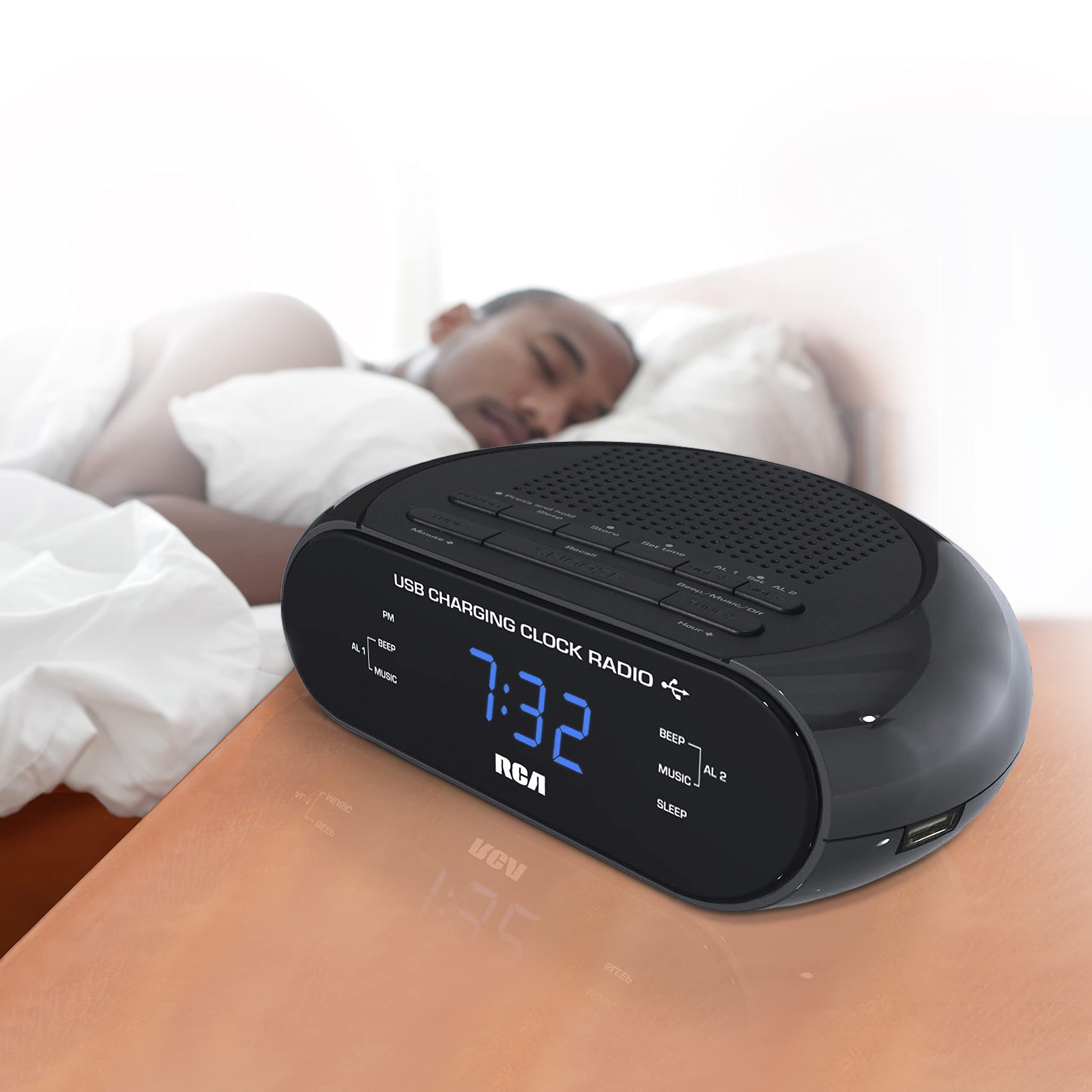 RCA USB Charging Clock Radio with 0.6