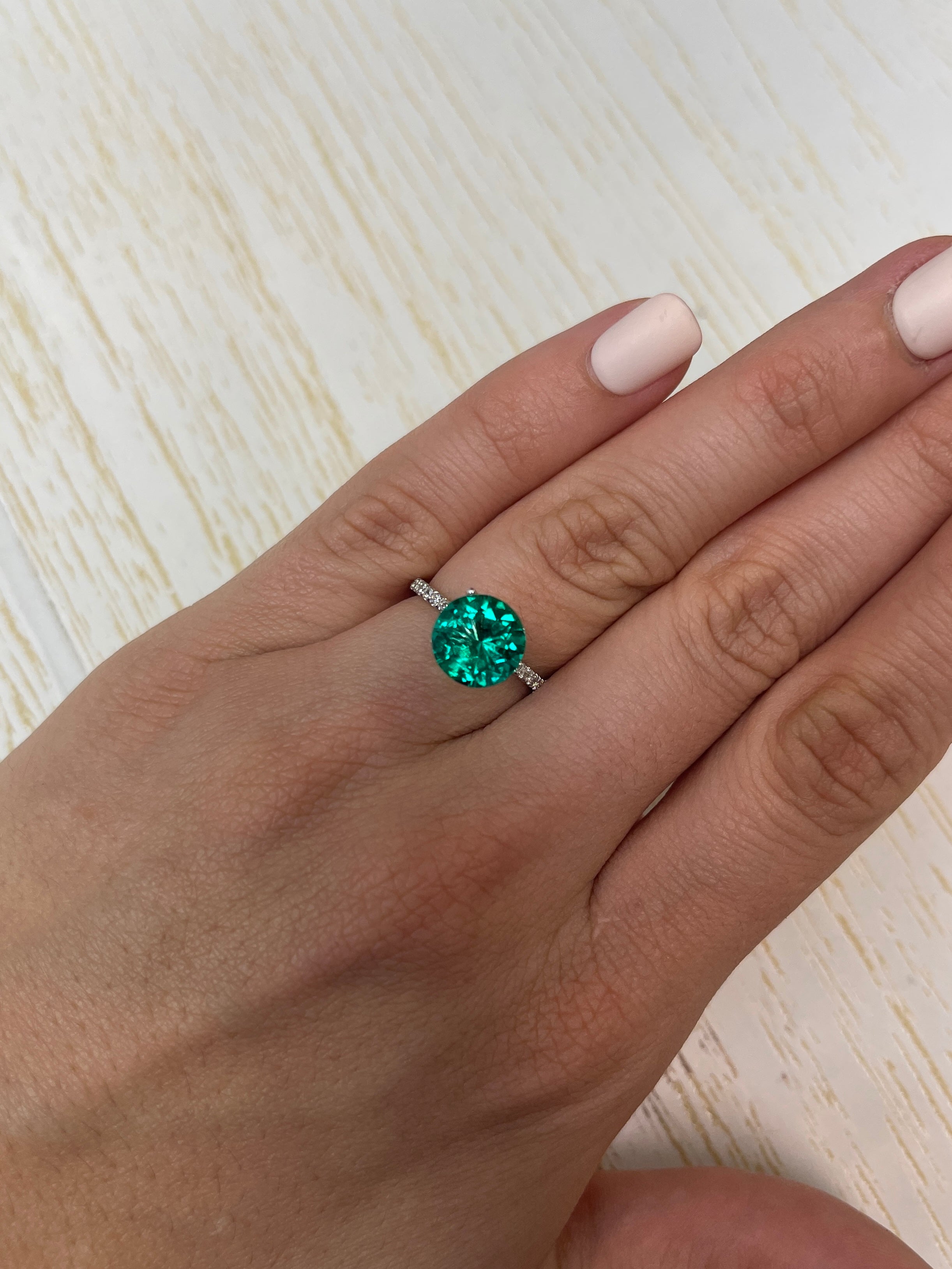 2.71 Carat 10x10mm AAA+ Colombian Emerald - Natural Round Loose Gemstone with Minor Oil Treatment | Perfect for Engagement Rings, Jewelry Making & Collector's Items