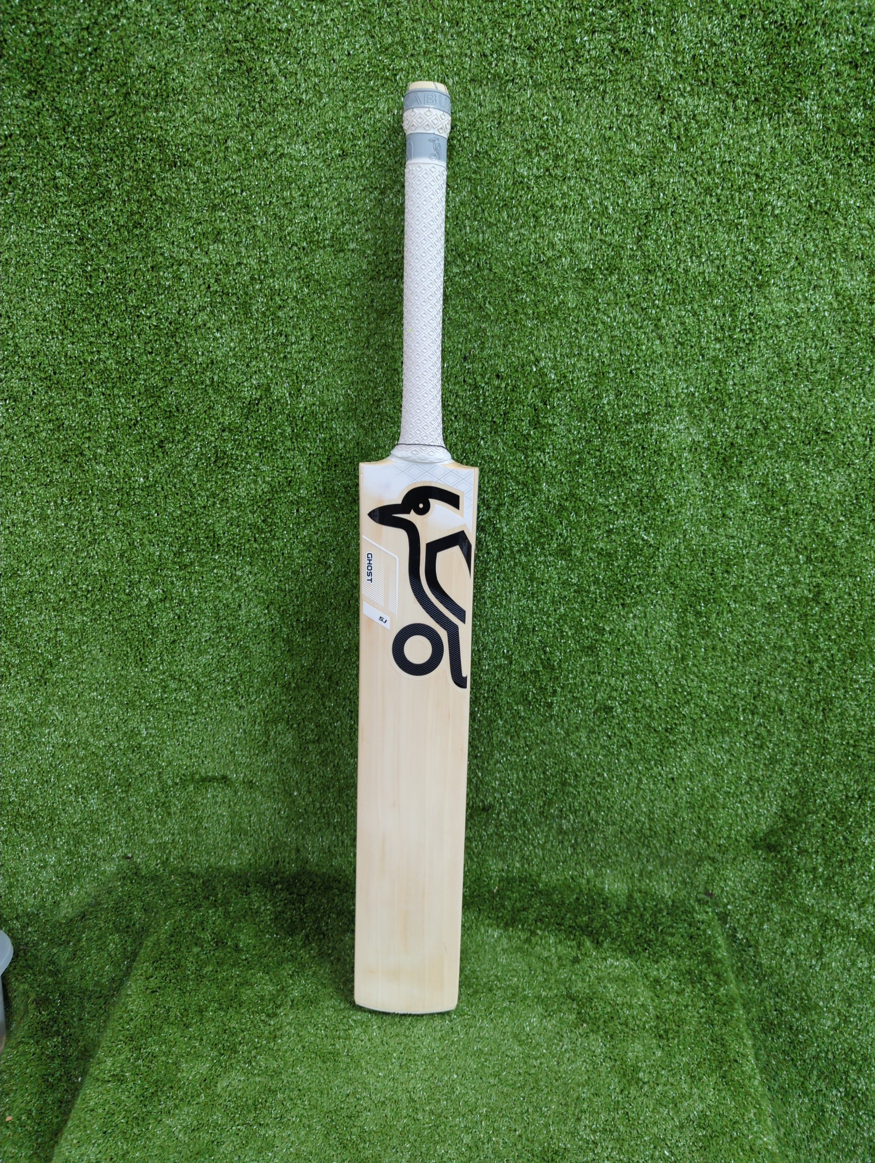Kookaburra Ghost 5.1 English Willow Cricket Bat - Premium Professional Grade Cricket Equipment for Training & Matches - Perfect for Adult Cricket Players & Enthusiasts