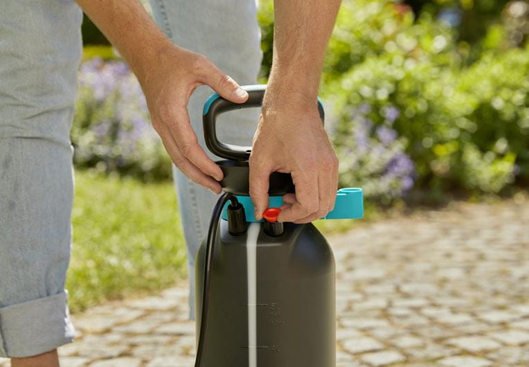 Gardena 5L Pressure Sprayer Comfort - High Capacity Garden Sprayer for Plants, Lawn & Outdoor Cleaning | Perfect for Gardening, Pest Control & Watering
