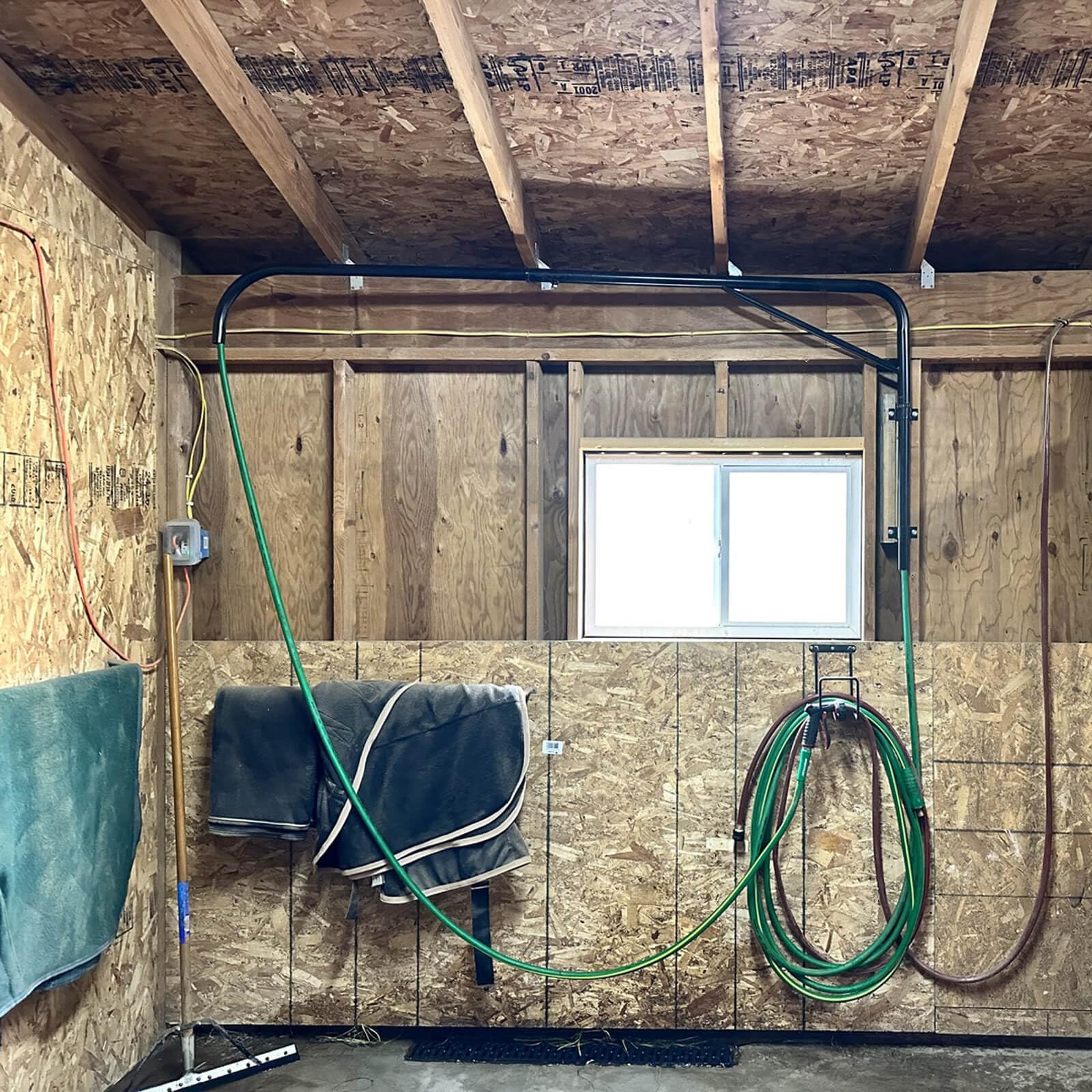 **Horse Wash Stall Hose Boom - 180° Swivel Wall Mount Hose Boom Arm for Tangle-Free Horse Washing, Fits Standard Garden Hose (Hose Not Included) - Perfect for Stables, Barns & Equine Care**