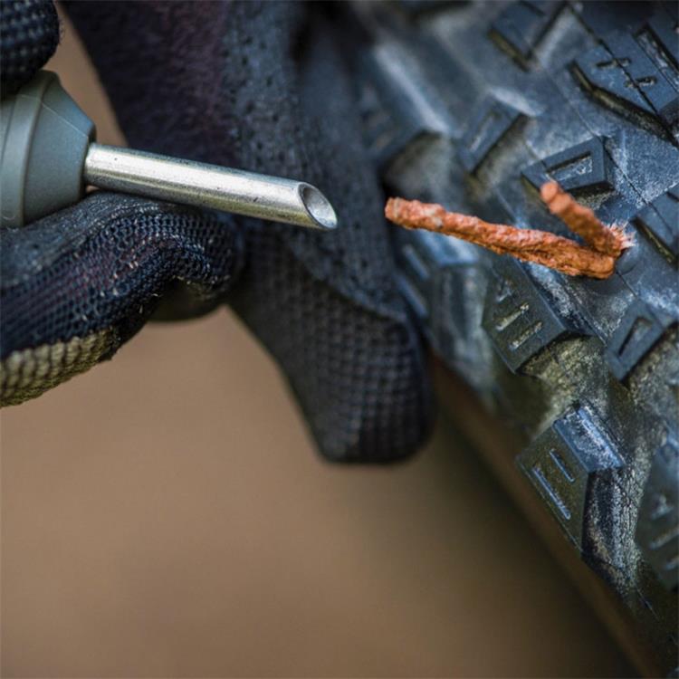 Blackburn Plugger Tubeless Repair Kit - Quick & Easy Bike Tire Puncture Fix for Mountain & Road Bikes - Emergency Trailside & Commuting Repair Solution