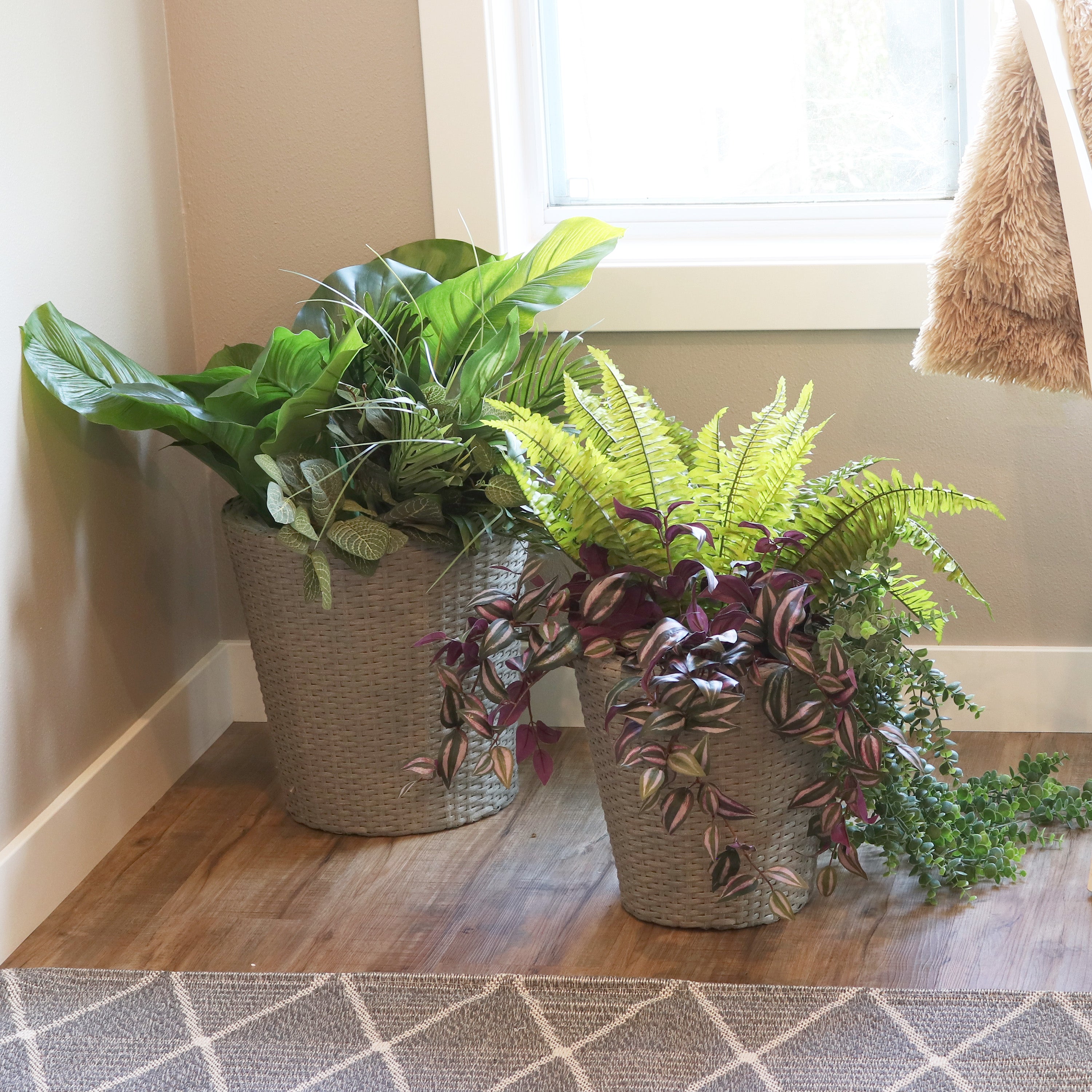 Sunnydaze Round Polyrattan Indoor Planters Set - 1 Large & 1 Small Modern Decorative Flower Pots for Home, Office, Living Room, Balcony Decor - Perfect for Succulents, Herbs & Houseplants
