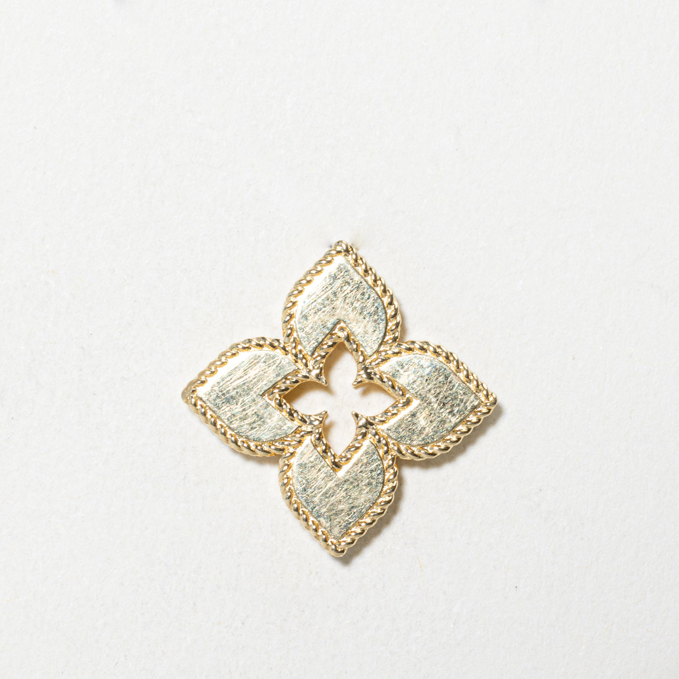 Exquisite 0.36ctw Pave Set Diamond Floral Pendant Necklace - Perfect for Weddings, Anniversaries & Special Occasions