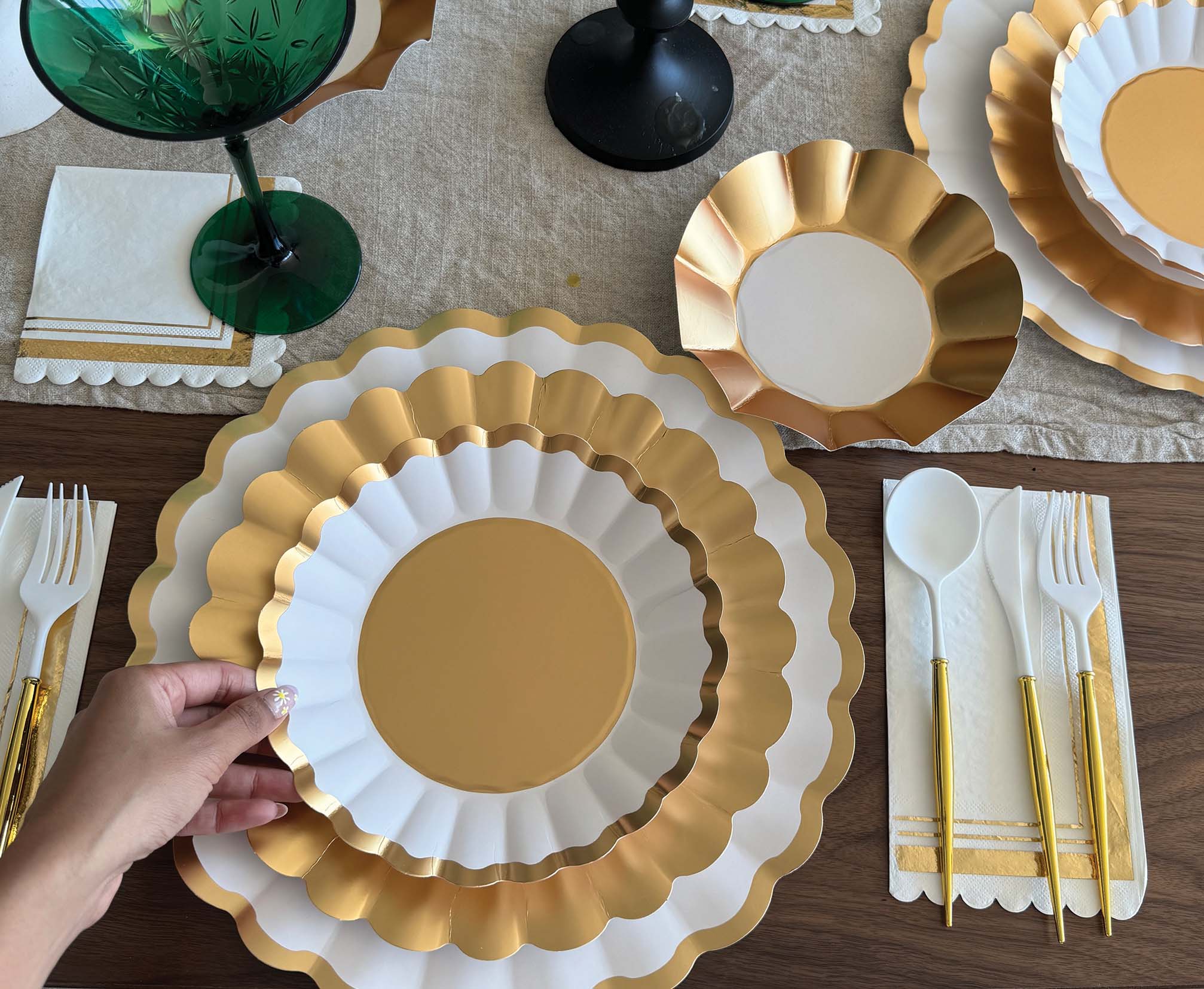 Elegant Gold & White Table Setting for Weddings, Parties & Special Occasions - Premium Dinnerware Set for Formal Dining & Home Decor