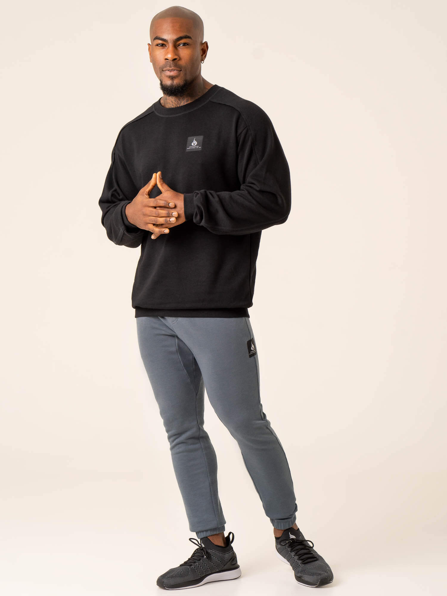 Dynamic Pullover Jumper - Black | Stylish & Comfortable Sweater for Men & Women | Perfect for Casual Wear, Outdoor Activities & Layering