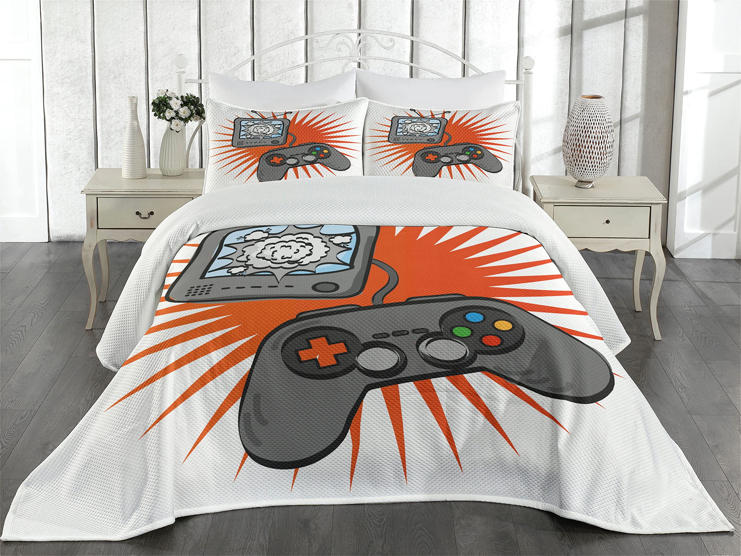 Retro Video Games Quilt Set - King Size 3-Piece Bedspread with 2 Pillow Shams | Pixel Art Gamepad Console Design in Orange & White | Perfect for Gamers Bedroom Decor, Gaming Themed Gift & Cozy Gaming Room Setup
