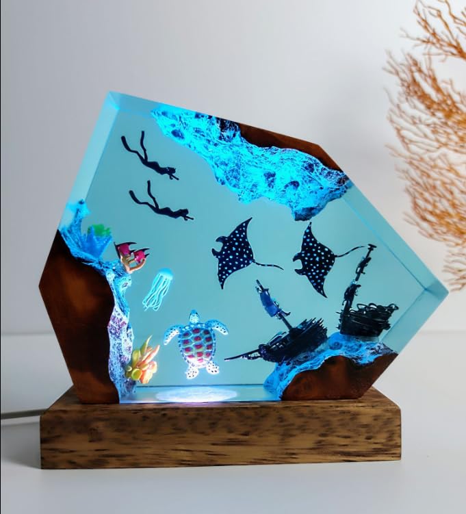 Turtle and Diver Scuba Resin Wood Lamp - Ocean Theme Night Light with Stingray & Jellyfish Diorama - Large Epoxy Resin Lamp (20x18cm) for Bedroom, Living Room, or Office Decor - Unique Manta Ray & Diver Decorative Lighting