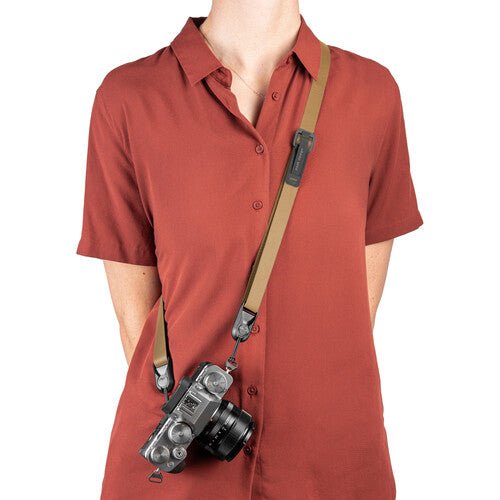Peak Design Leash (Coyote) - Premium Camera Strap for DSLR & Mirrorless Cameras - Secure & Comfortable for Travel & Outdoor Photography