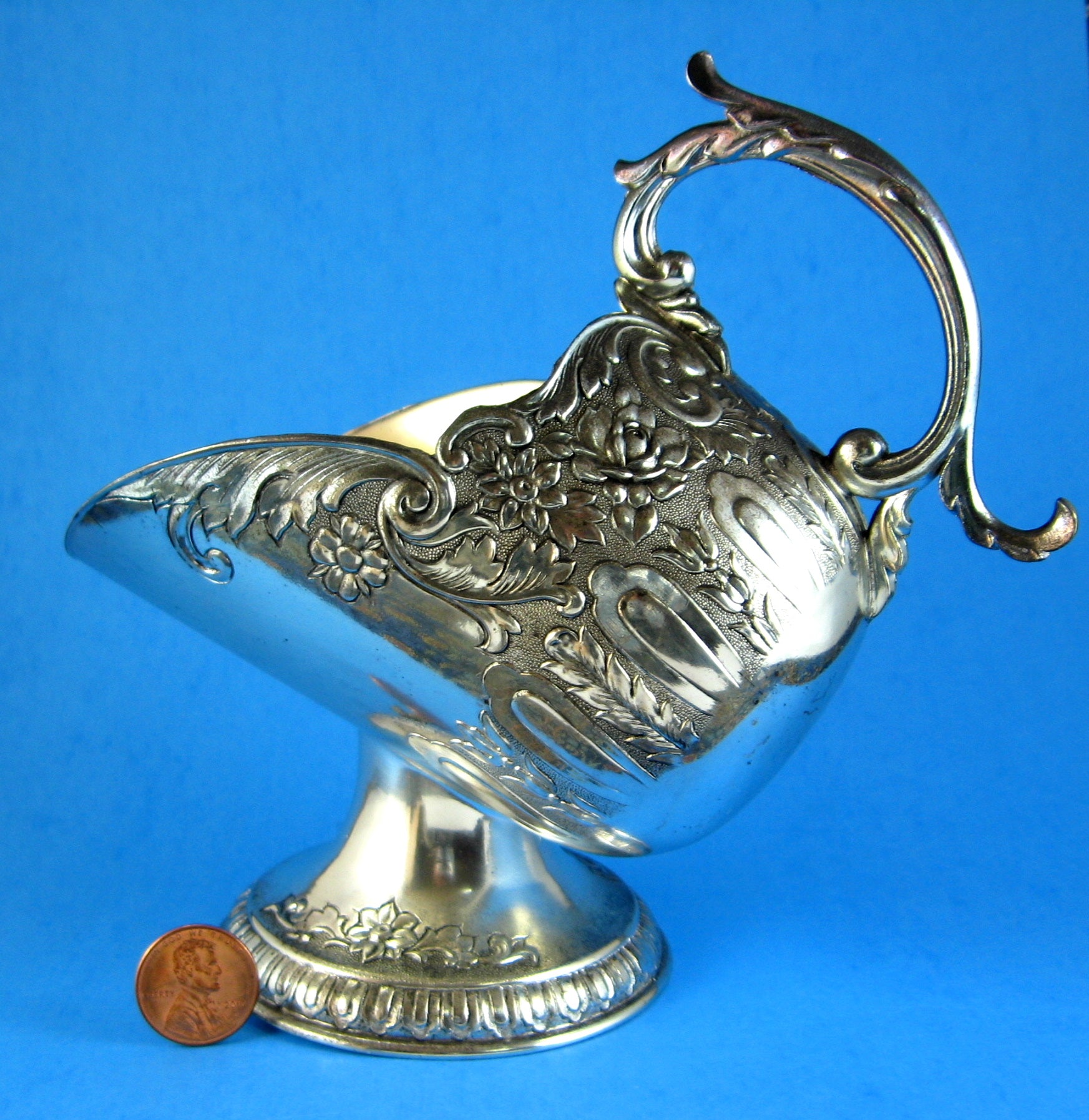 Vintage 1950s Floral Silver Sugar Bowl with Gold Wash - Antique Tea Time Serving Dish for Afternoon Tea, Coffee Service & Elegant Table Setting
