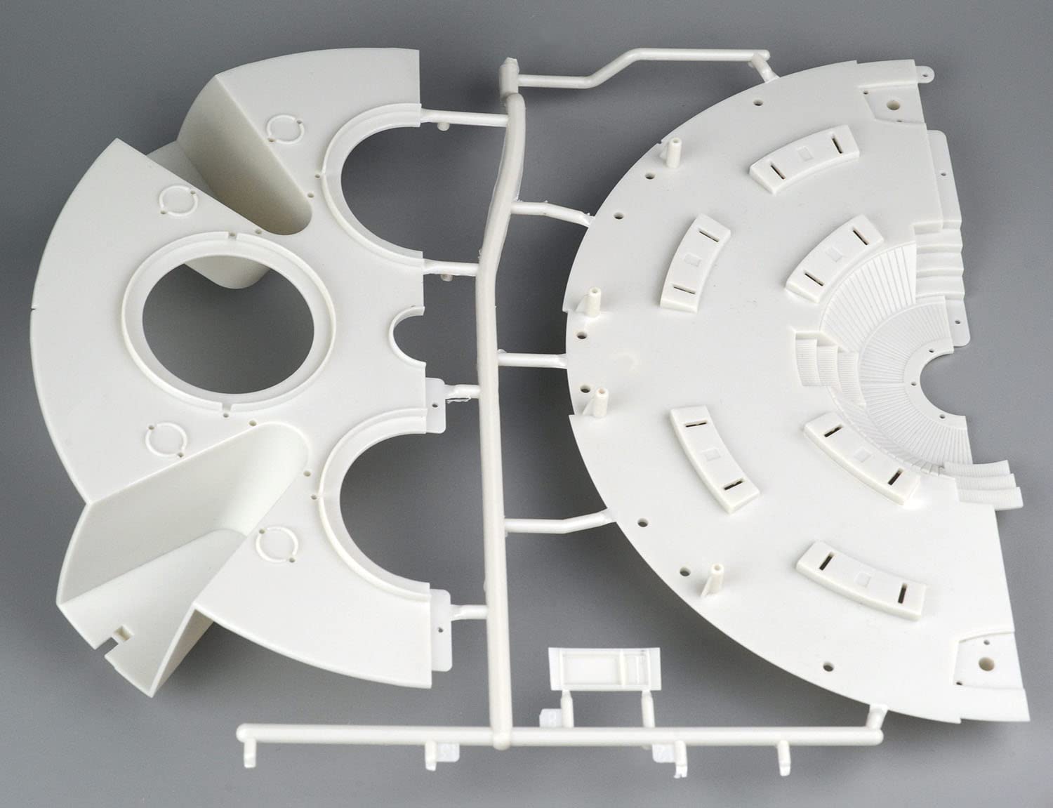 2001: A Space Odyssey Aries-1B Lunar Carrier 1/48 Scale Model Kit - Premium Collectible Spacecraft Replica for Sci-Fi Fans & Model Builders - Perfect for Display, Gifts, and Space-Themed Collections