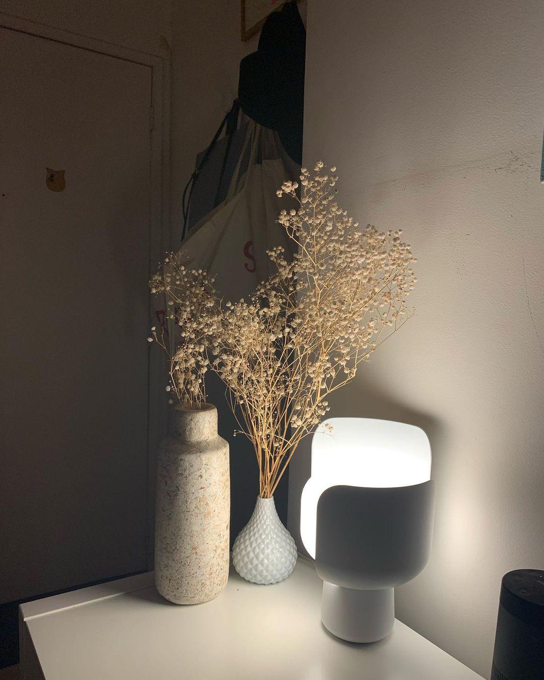Elegant Petals Glass Table Lamp - Modern Home Decor for Bedroom, Living Room & Office - Soft Ambient Lighting for Relaxation & Cozy Atmosphere