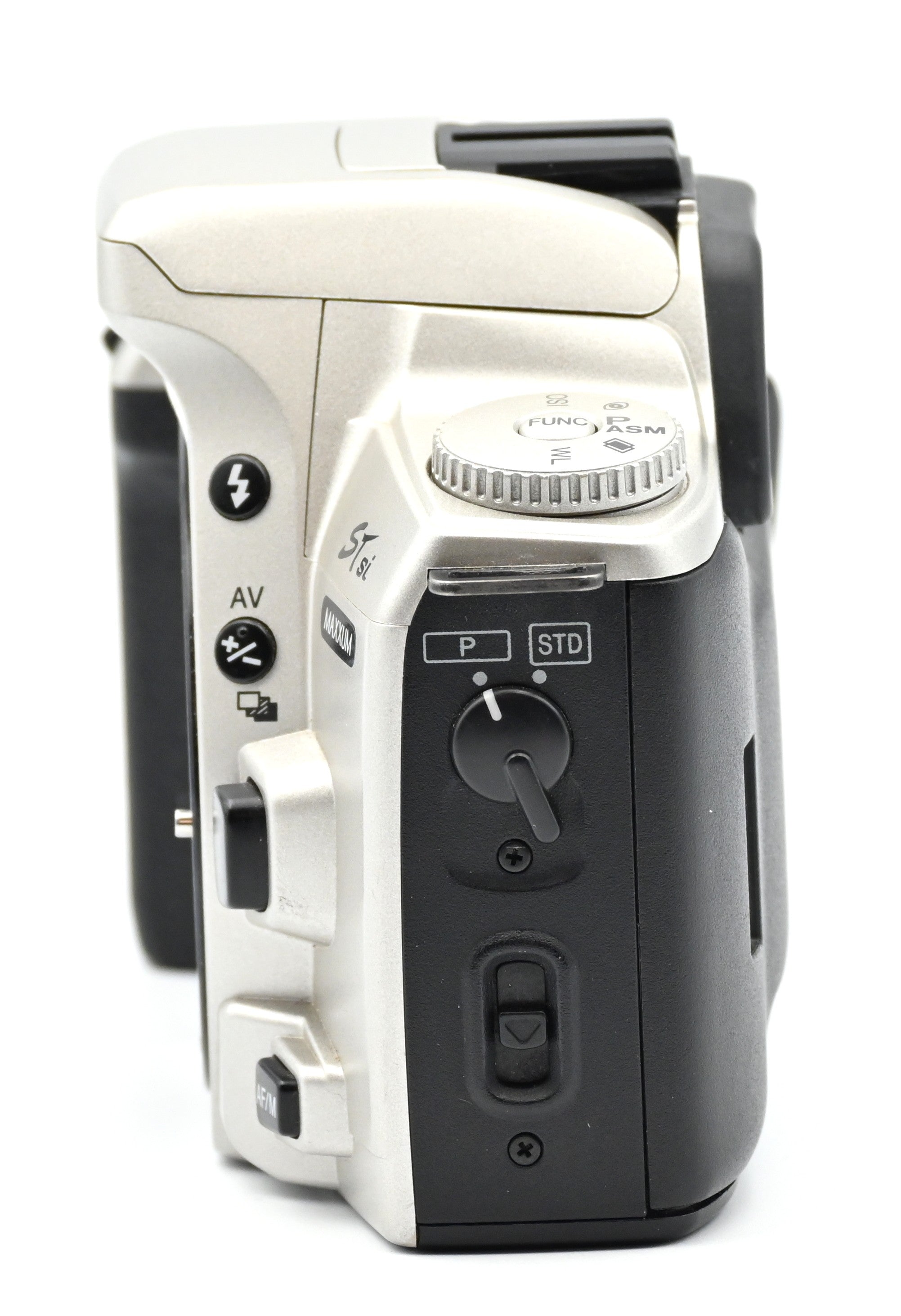 Used Minolta ST si Maxxum 35mm SLR Film Camera with Sigma 28-200mm f/3.5-5.6 Aspherical IF DL Hyperzoom Macro Lens - Perfect for Vintage Photography, Film Enthusiasts & Collectors