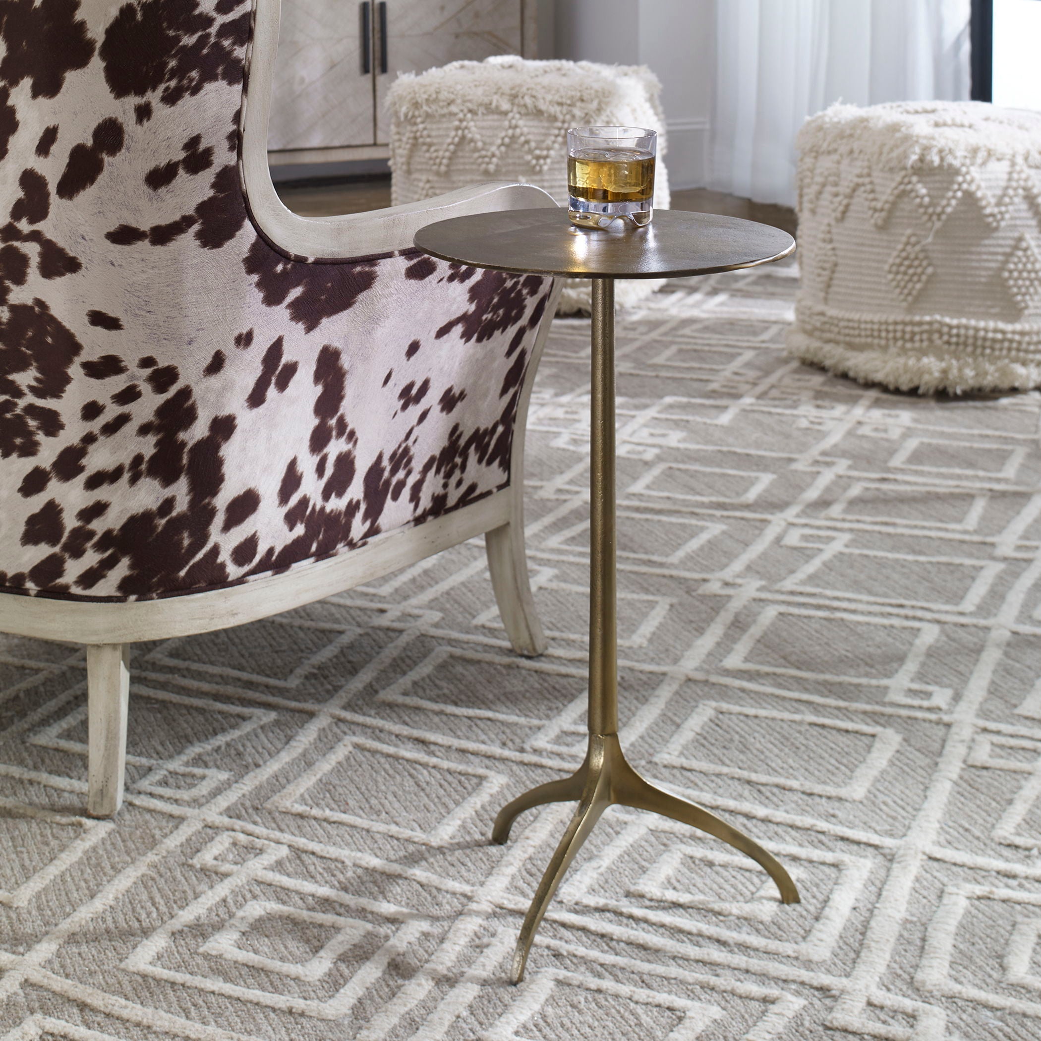 Modern Gold Accent Table - Elegant Side Table for Living Room, Bedroom, or Office - Perfect for Home Decor and Small Spaces