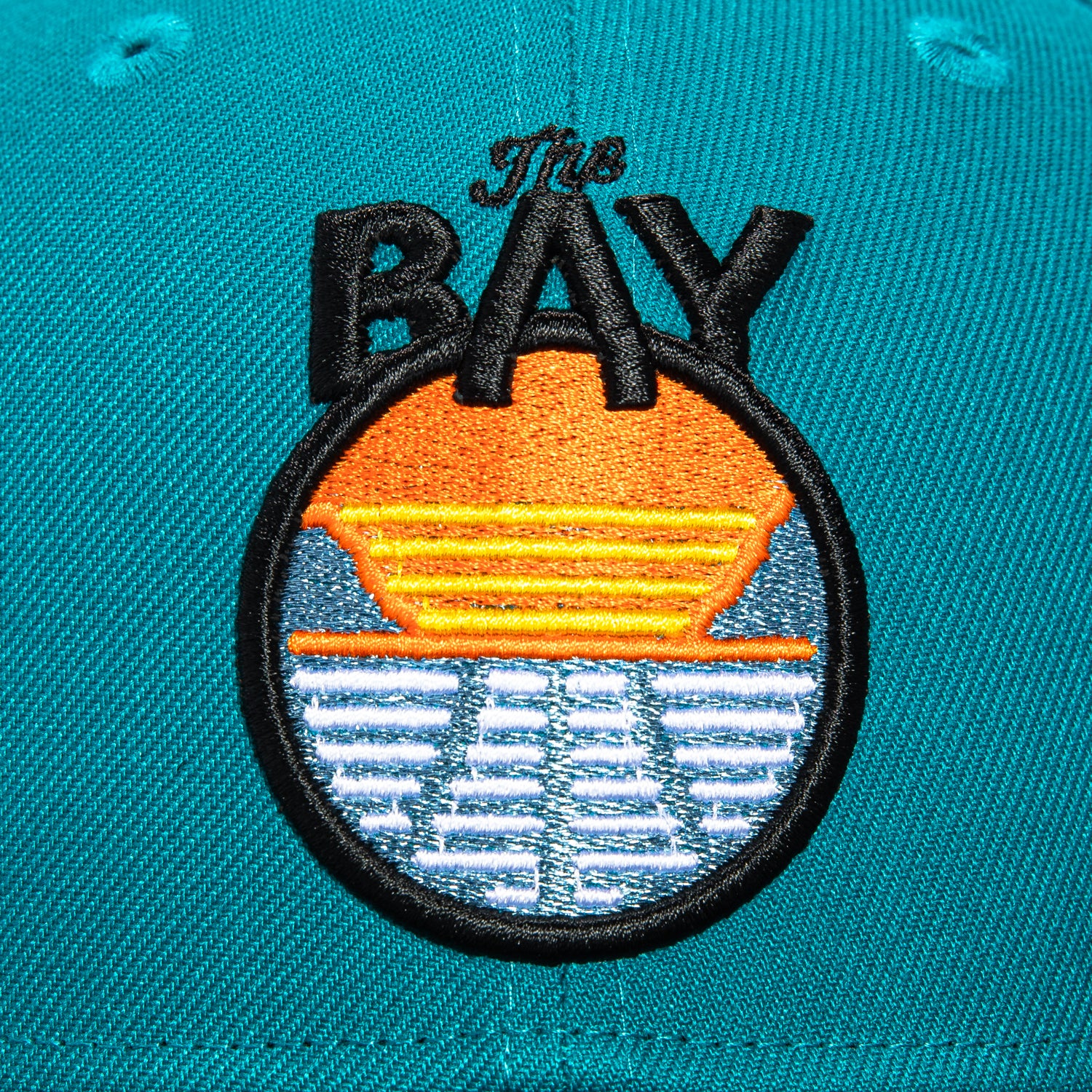 New Era 59Fifty NBA x NHL Crossover Snapback Hat - The Bay Pack Official Licensed Cap for Basketball & Hockey Fans - Perfect for Games, Sports Events & Streetwear Fashion