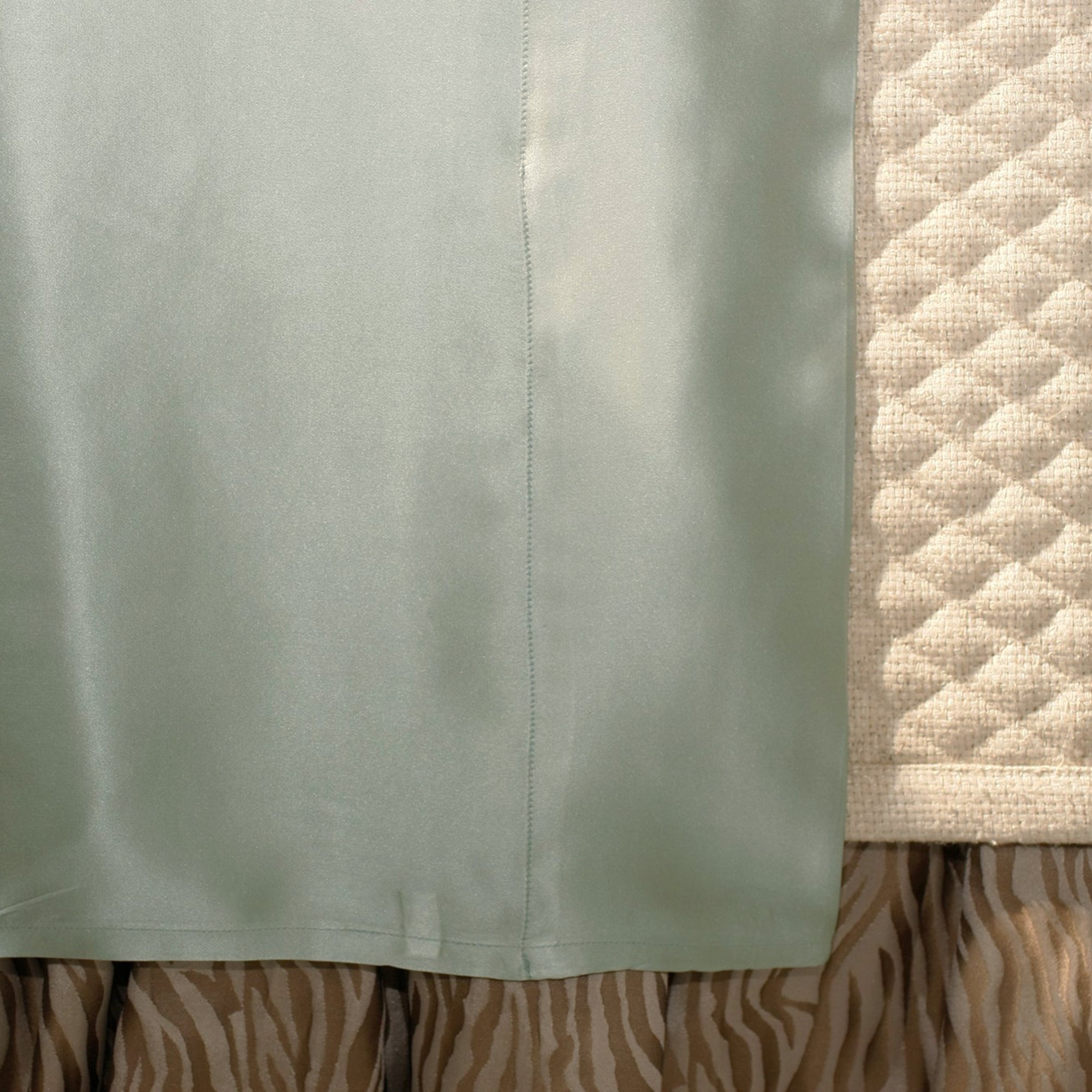 Luxury 100% Mulberry Silk Charmeuse Sheet Set - Queen Size, 600 Thread Count, Cooling & Hypoallergenic - Perfect for Hot Sleepers & Sensitive Skin