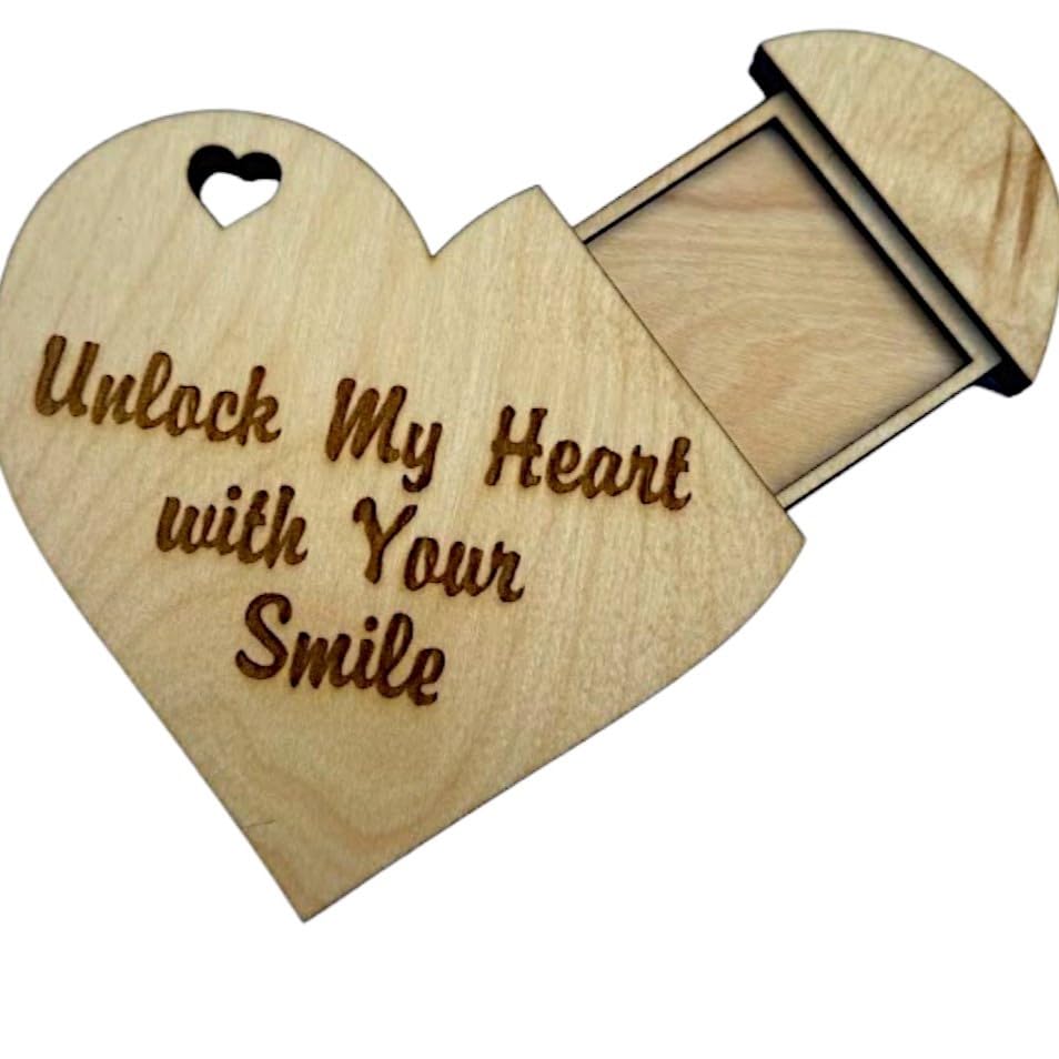 Personalized Wooden Heart Gift Card Box Holder - Custom Engraved Valentine's Day Anniversary Wedding Gift for Couples - Unique Keepsake Present for Wife Husband Girlfriend Boyfriend - Perfect for Christmas Birthday Anniversary Romantic Occasions