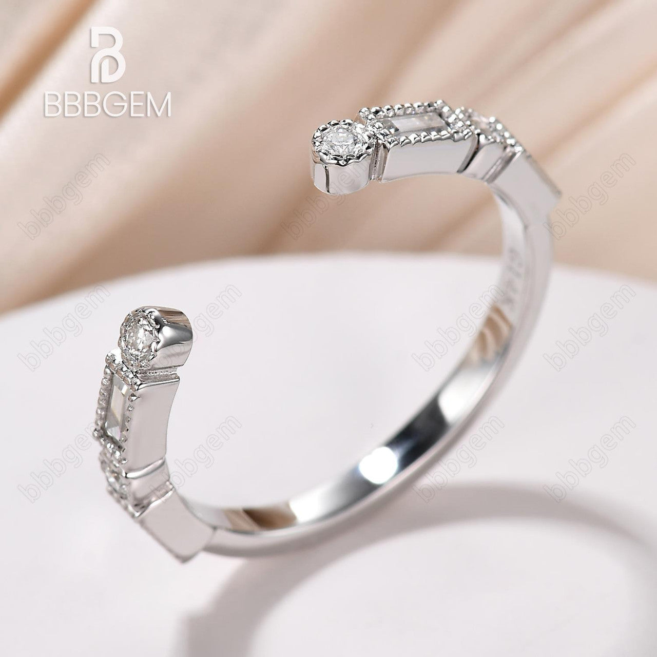 Open Gap White Gold Wedding Band with Milgrain Detailing - Baguette & Round Moissanite Diamond Bridal Ring Set - Perfect for Engagement, Anniversary, and Bridal Jewelry Gifts