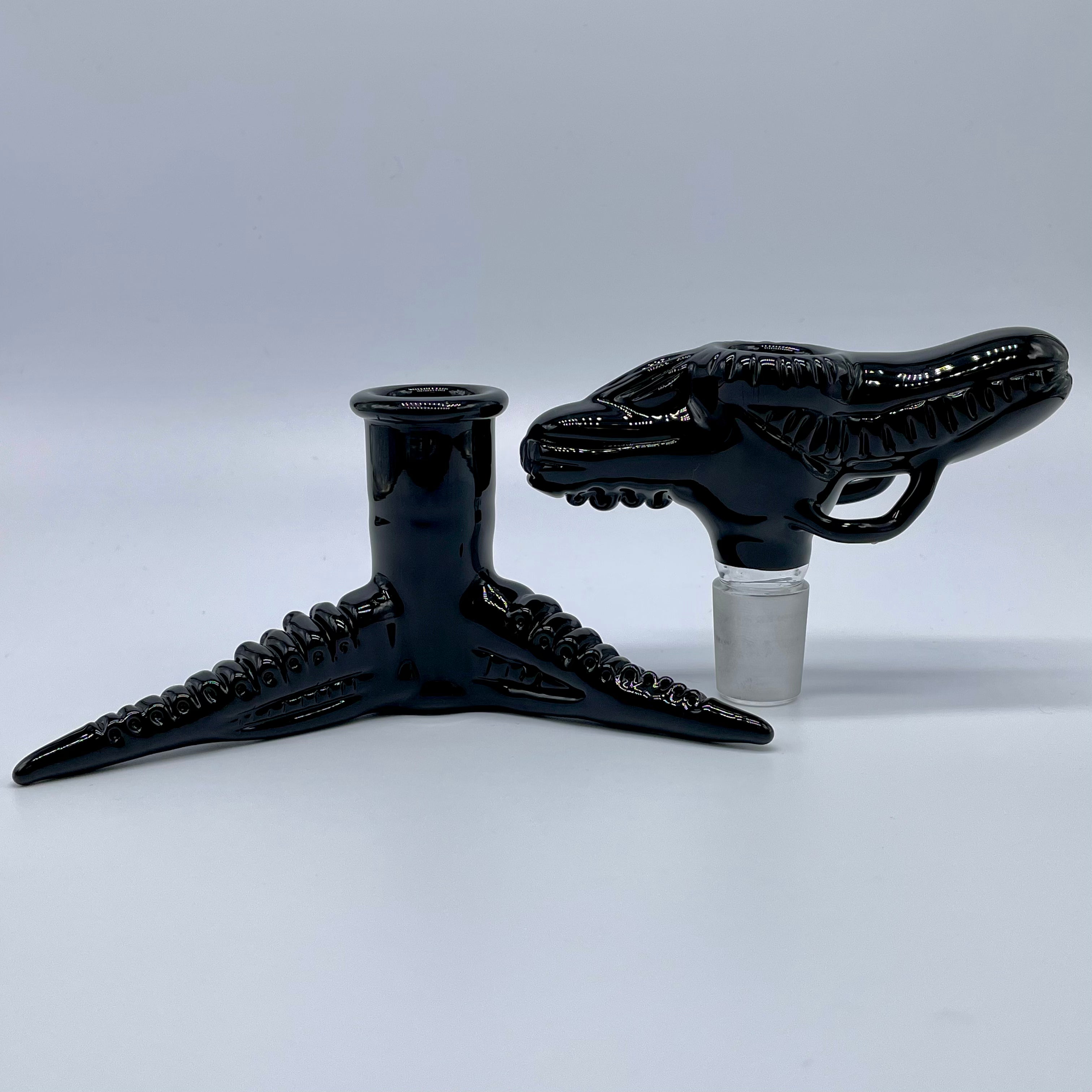 18mm Xenomorph Alien Movie-Inspired Glass Slide with Stand - Perfect for Smoking Accessories, Collectibles & Sci-Fi Fans