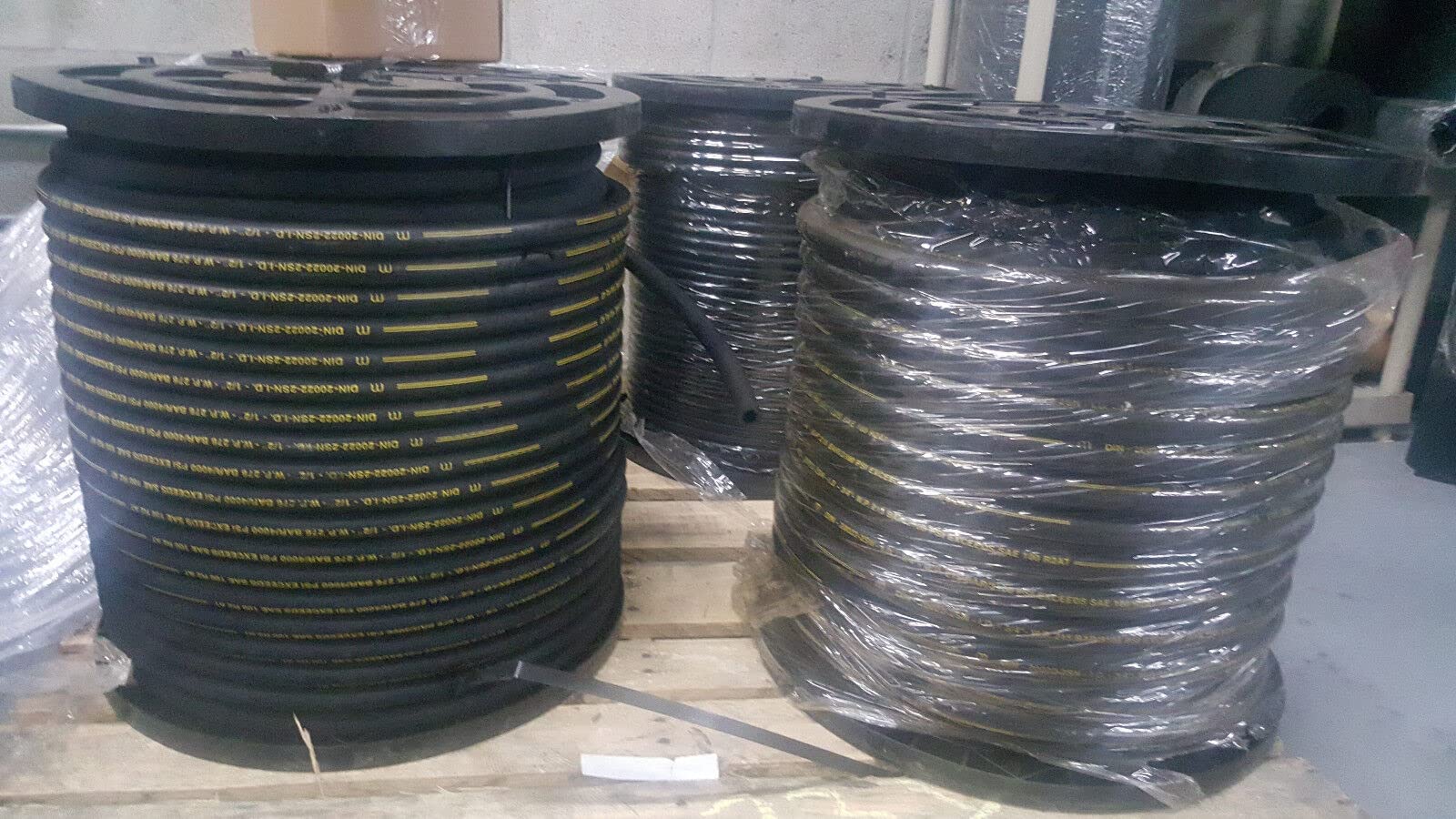 SAE 100R2AT Hydraulic Hose 2-Wire R2 Steel Wire Reinforced (1/2