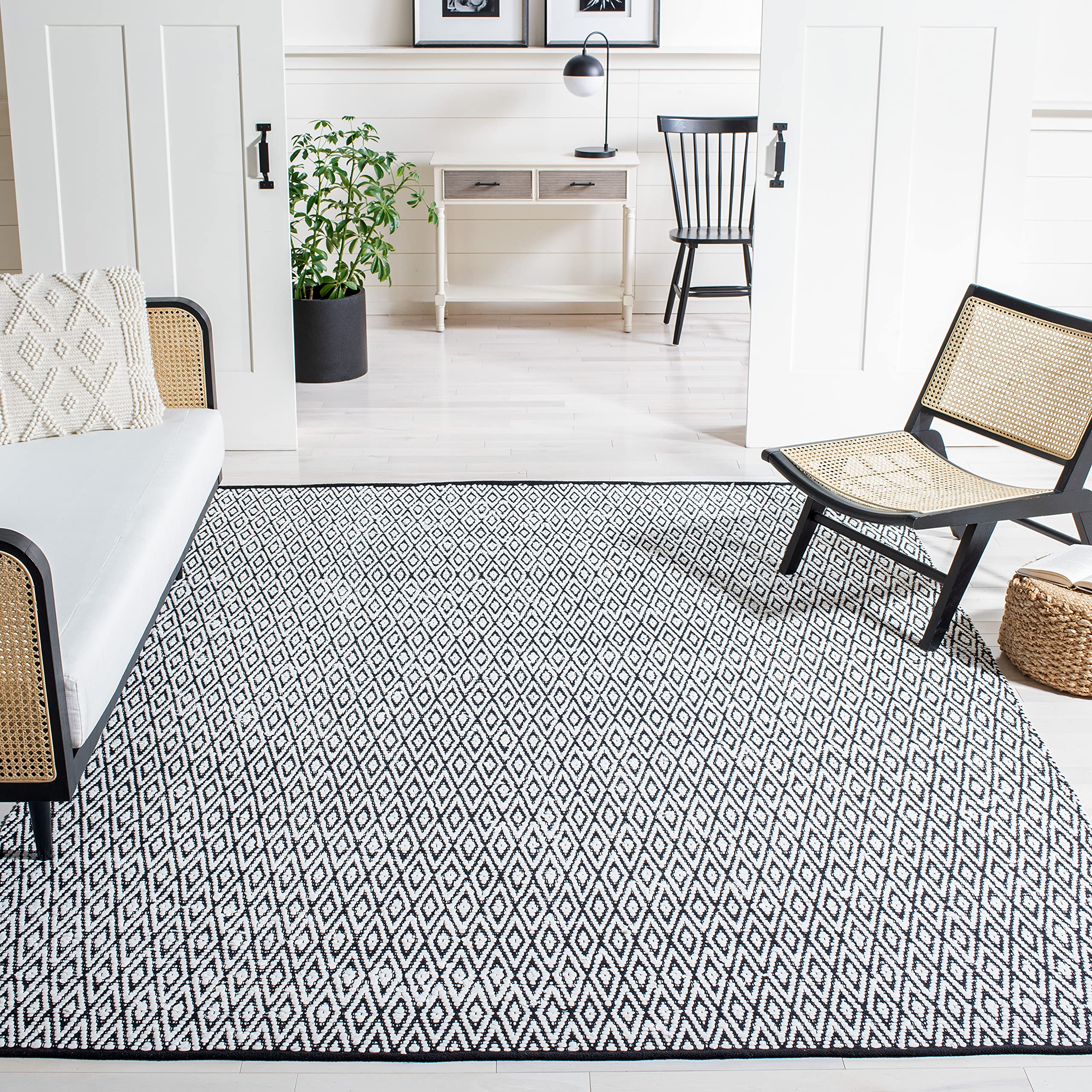 SAFAVIEH Montauk Collection Handmade Cotton Area Rug - 8' x 10', Ivory & Black, Non-Slip & Durable for High Traffic Areas | Perfect for Living Room, Bedroom, Office & Entryway Decor (MTK621A)