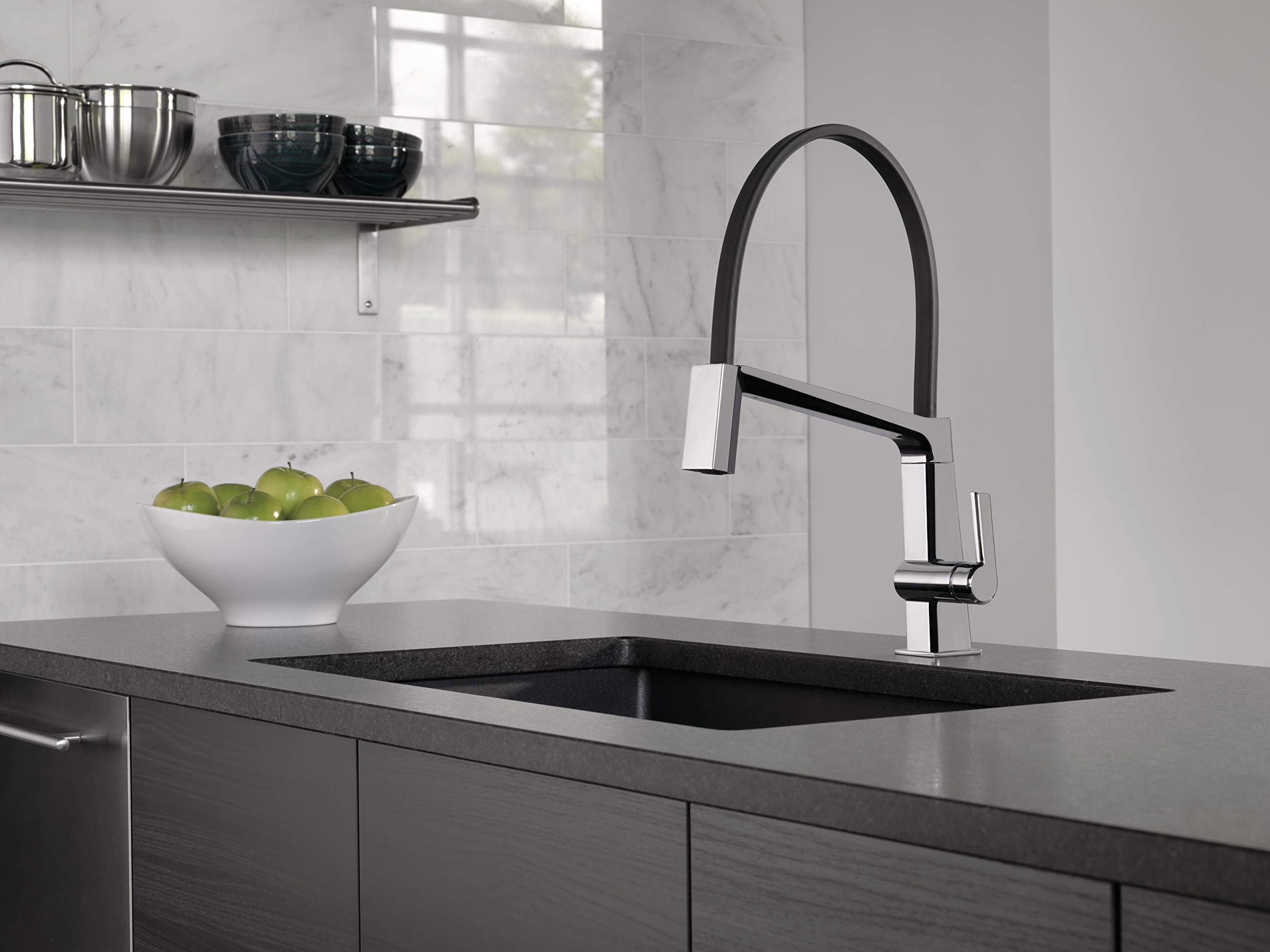 Delta 9693-DST Chrome Pull-Down Kitchen Faucet with Magnetic Docking Spray Head - High-Arc Single Handle Stainless Steel Sink Faucet for Modern Kitchens | Perfect for Washing Dishes, Filling Pots & Cleaning Countertops