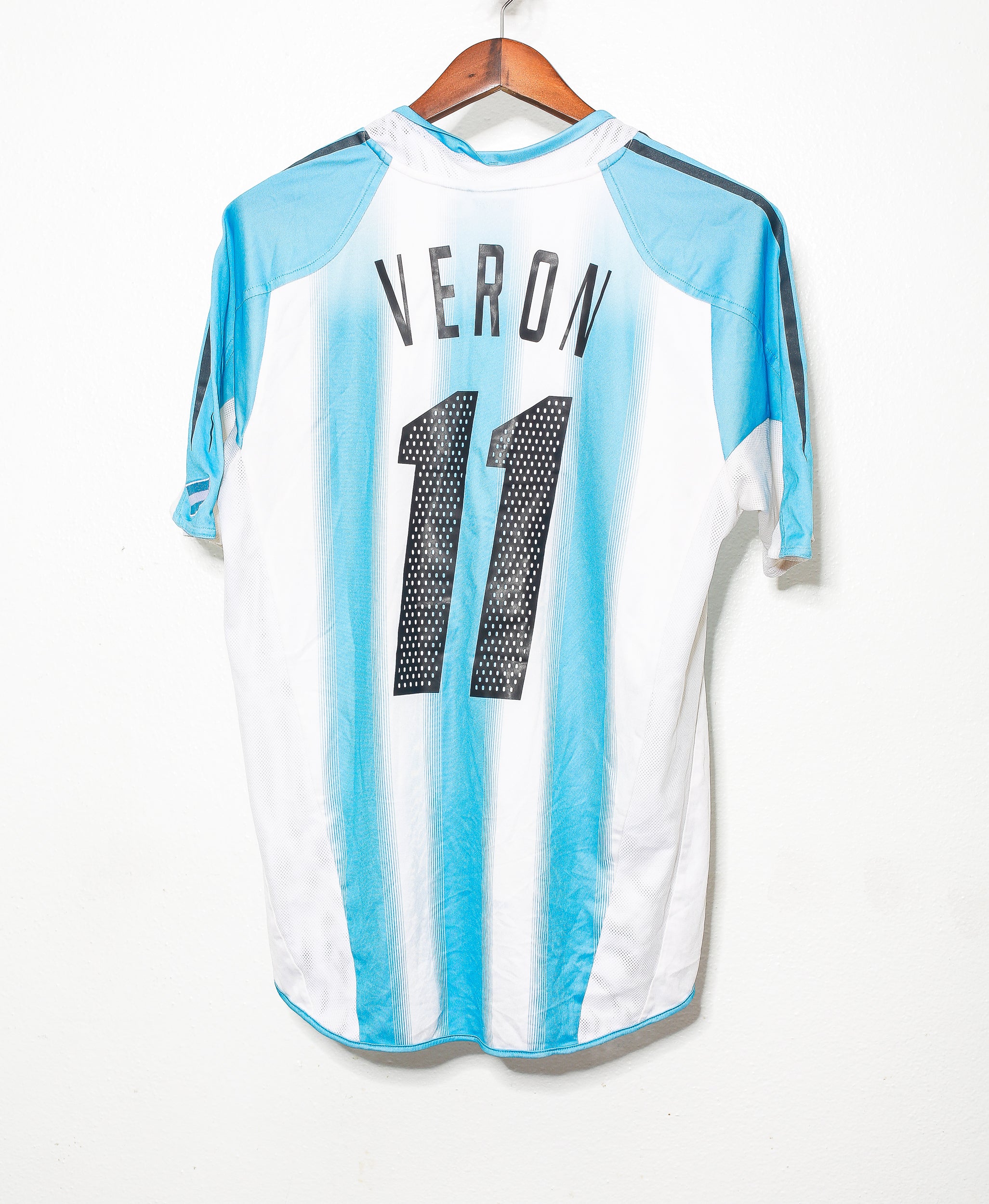 2004 Argentina Home Soccer Jersey #11 Juan Sebastian Veron (Size M) - Vintage Football Shirt for Fans & Collectors - Perfect for Matches, Gifts & Memorabilia