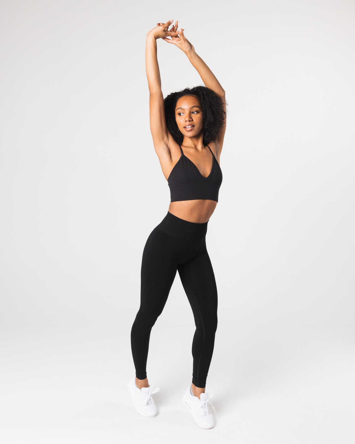 Seamless Ribbed Bra for Women - Comfortable Wireless Support Bra in Black - Perfect for Yoga, Workouts, and Everyday Wear