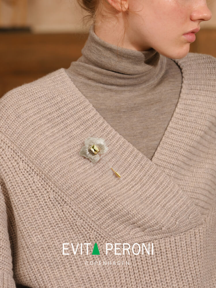Elegant Venerada Brooch - Vintage Inspired Jewelry for Women - Perfect for Weddings, Parties & Special Occasions