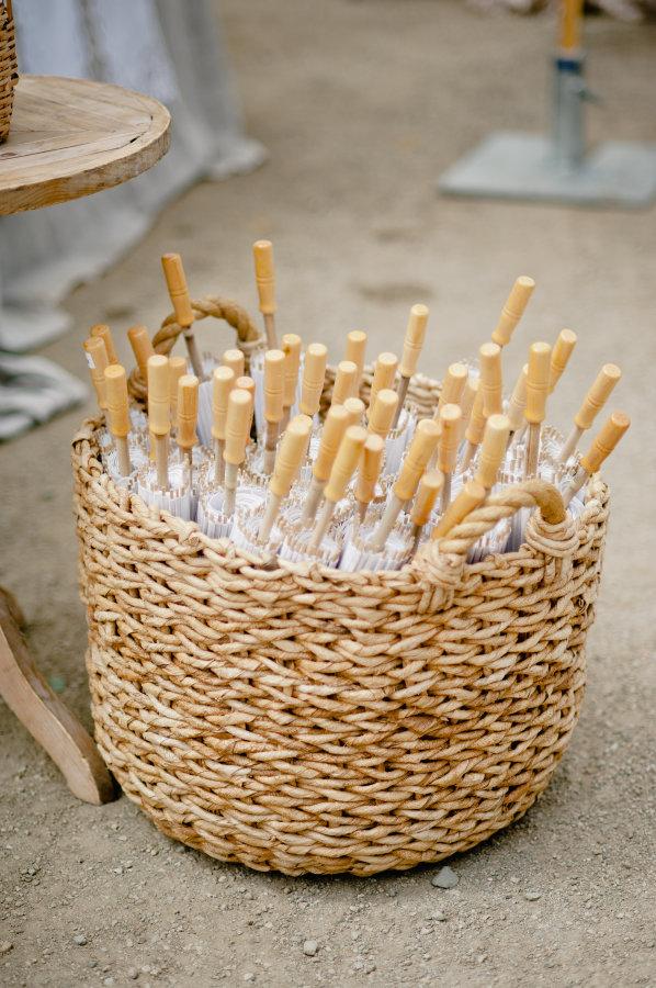 20 Beige & Ivory Paper Parasol Umbrellas for Weddings, Parties & Photo Props - Perfect for Kids, Bridal Showers & Outdoor Events