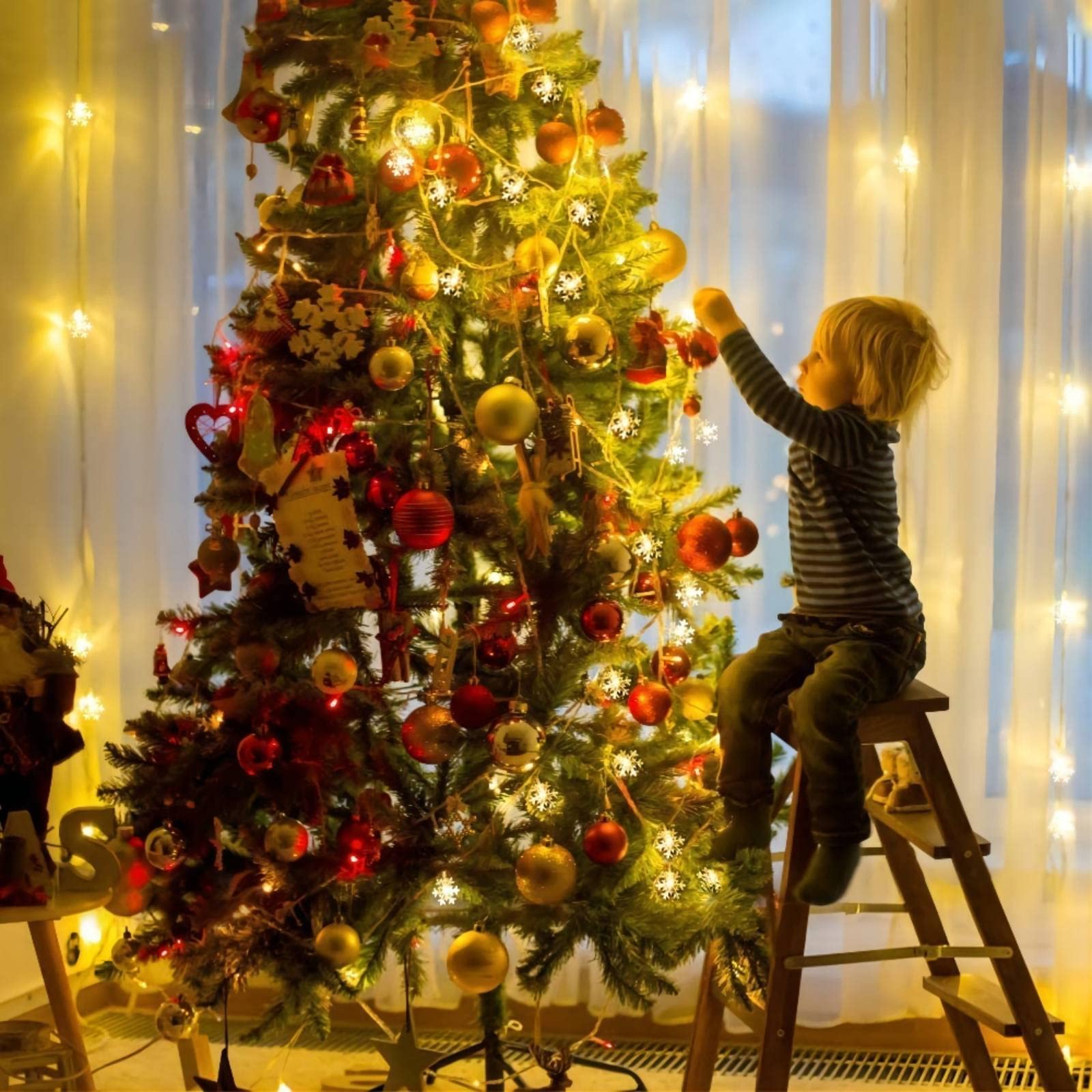CESOF 20 Ft 40 LED Snowflake Christmas String Lights - Battery Operated Fairy Lights for Indoor & Outdoor Decor - Warm White Xmas Tree, Bedroom, Party & Office Decorations - Perfect for Holiday Home, Garden, and Festive Celebrations