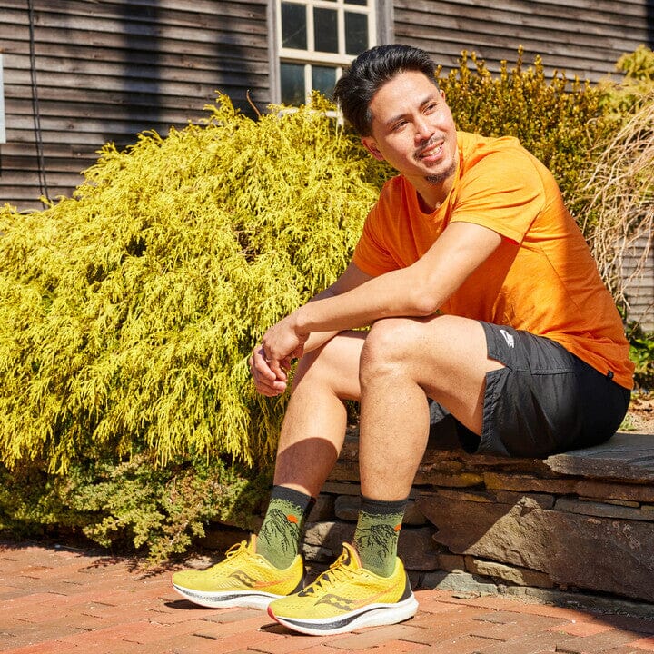 Darn Tough Vermont Micro Crew Ultra Lightweight Running Socks for Men - Moisture Wicking & Cushioned Performance Socks for Marathon, Hiking & Outdoor Activities