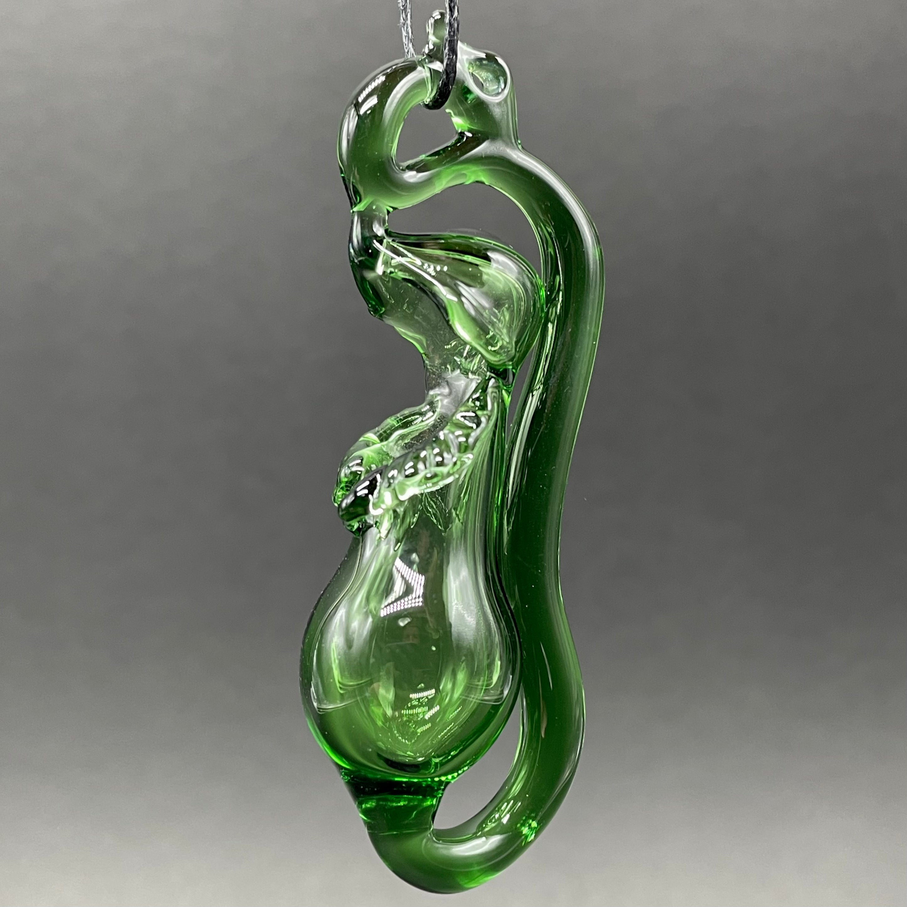 Exquisite Pitcher Plant Pendant - Unique Carnivorous Plant Jewelry for Nature Lovers | Perfect for Botanical Enthusiasts & Outdoor Adventures